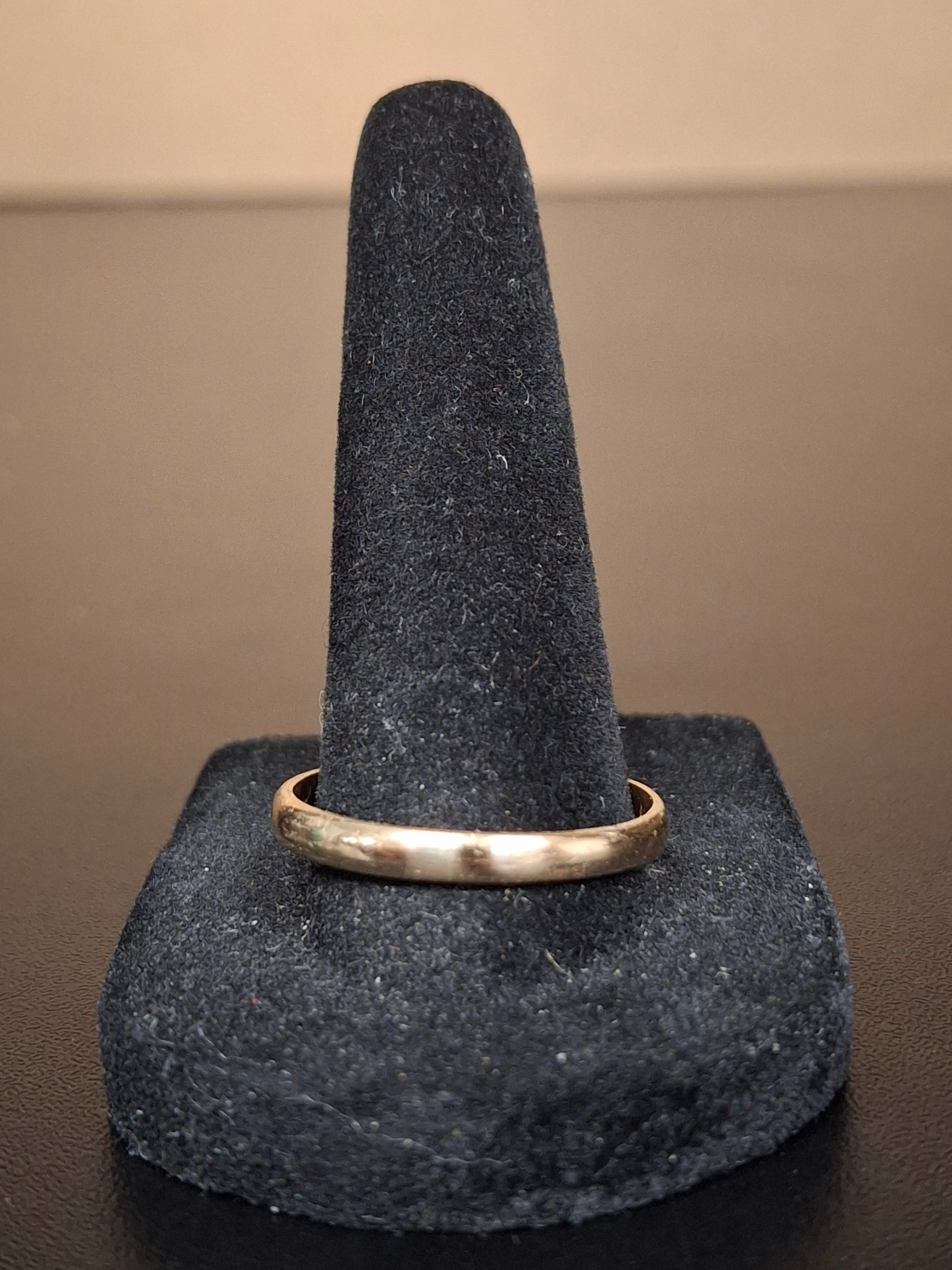 LADY'S GOLD RING: 1.67DWT 14K-Y/G, WEDDING BAND