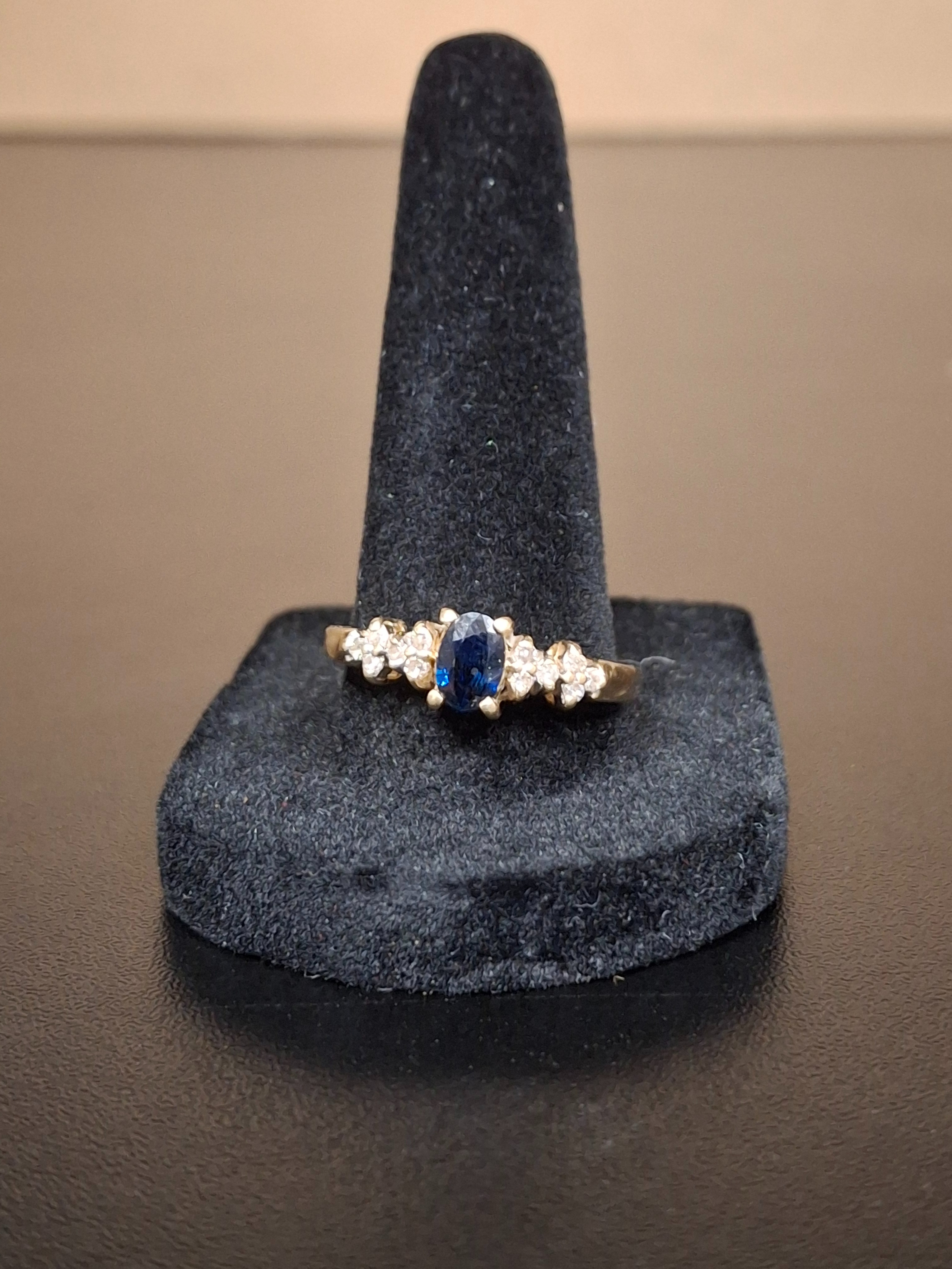 LADY'S GOLD RING: 1.97DWT 14K-Y/G