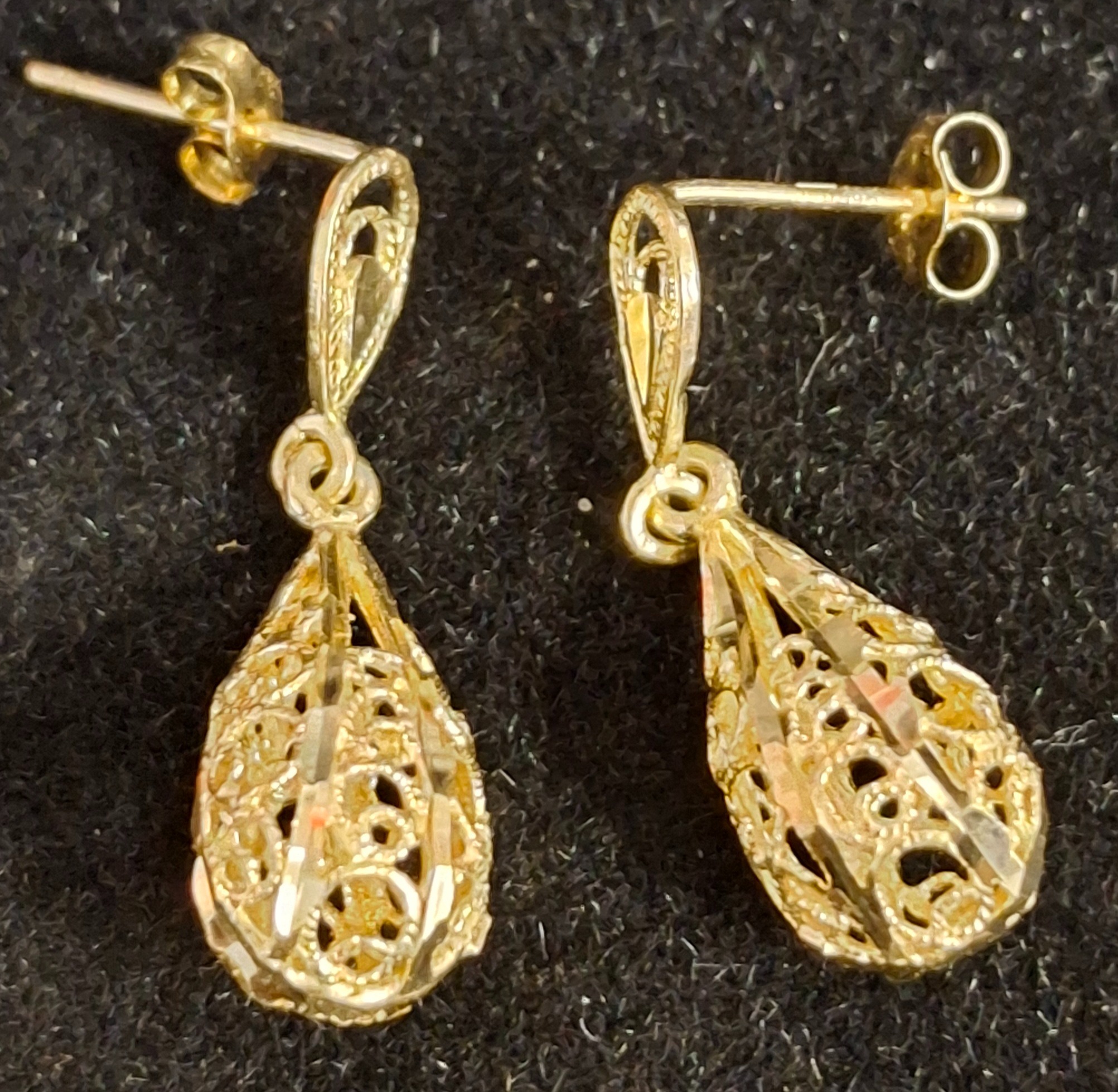 GOLD EARRINGS: 1.4DWT 14K-Y/G