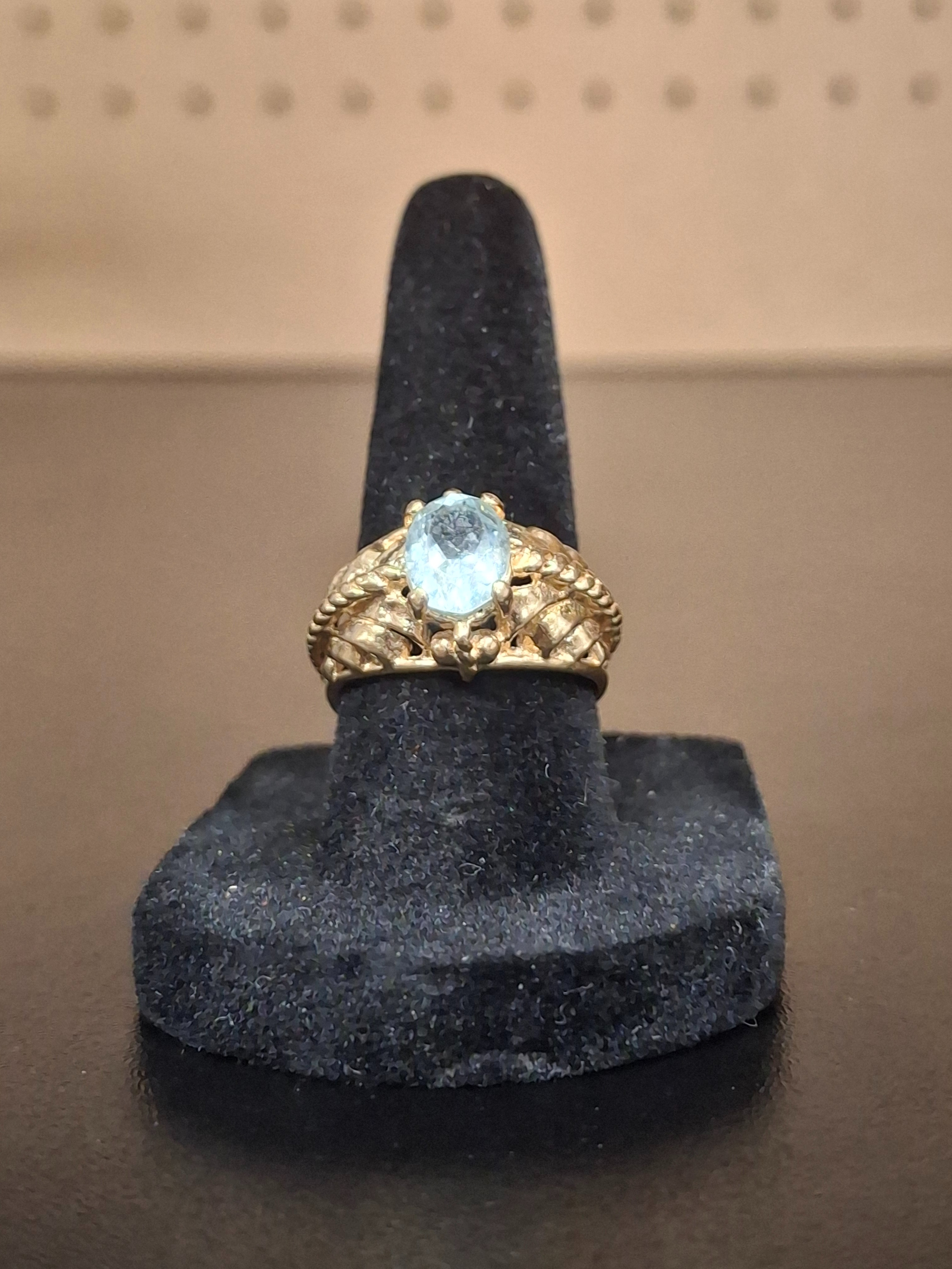 LADY'S STONE RING: 3.31DWT 14K-Y/G, 1-ROUND CUT AQUAMARINE 2.85CTW