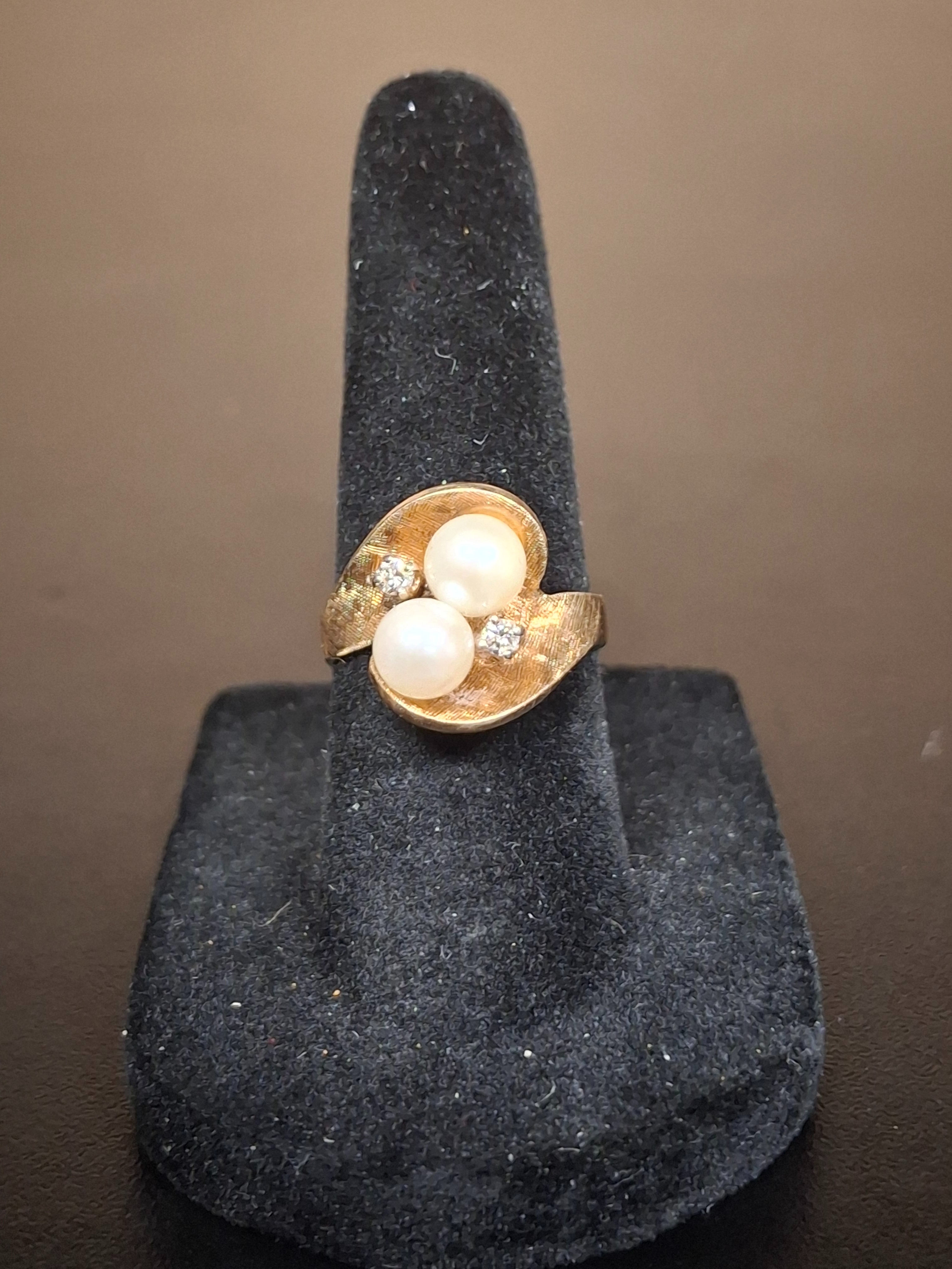 LADY'S STONE RING: 2.93DWT 14K-Y/G, 2X5.5MM BAROQUE PEARL