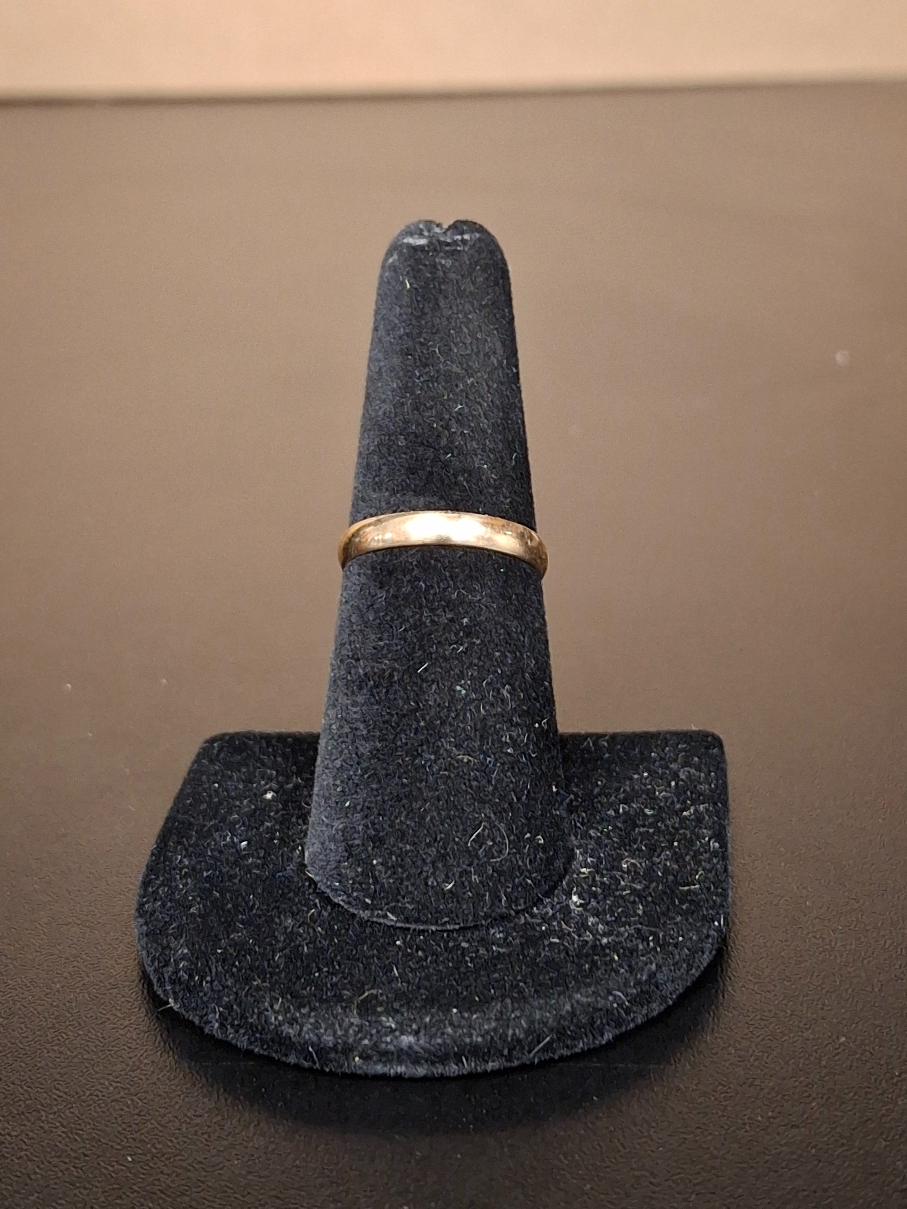 LADY'S GOLD WEDDING BAND: 1.14DWT 10K-Y/G