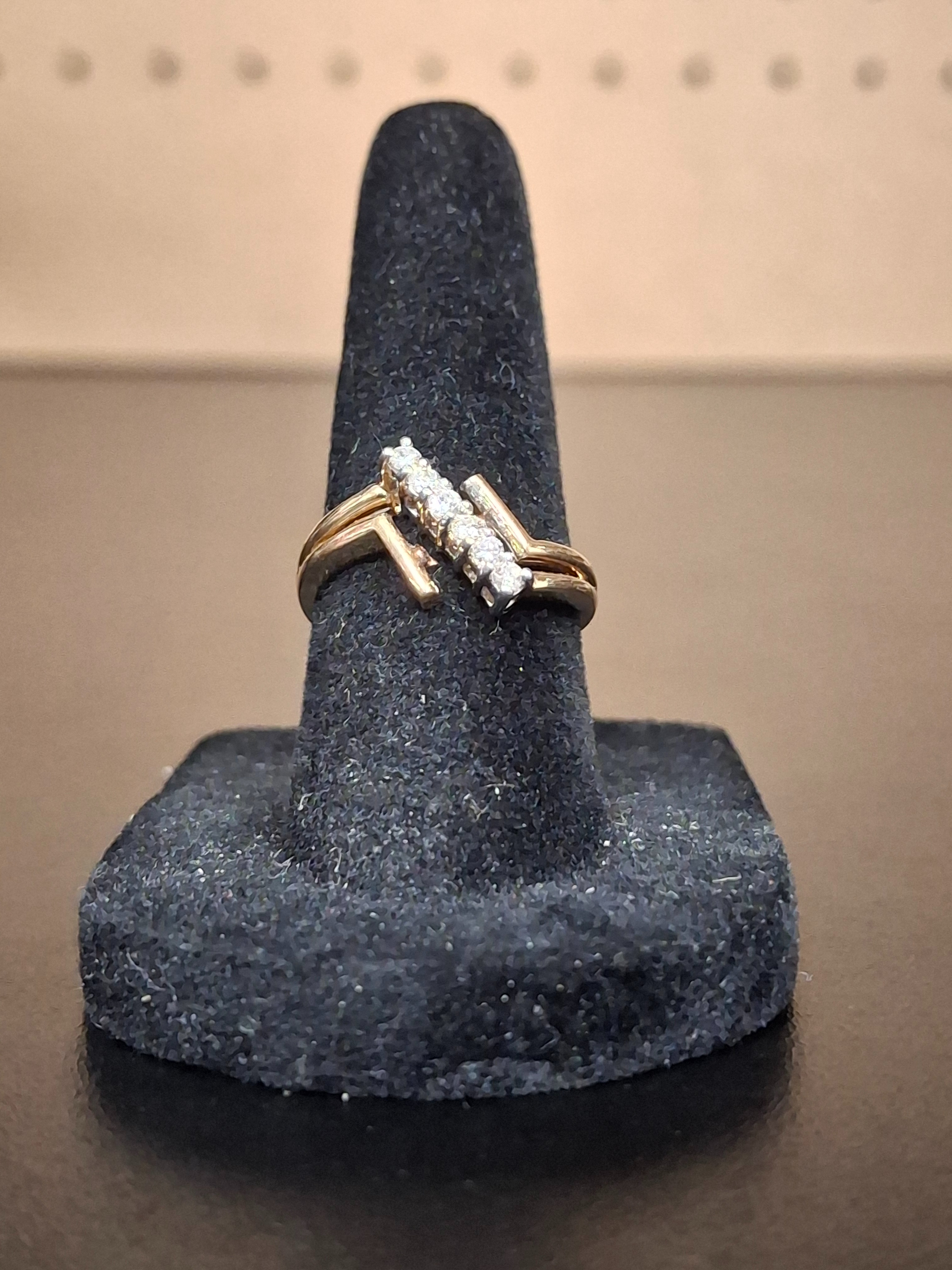 LADY'S DIAMOND FASHION RING: 1.92DWT 14K-Y/G, 6-ROUND BRILLIANT CUT DIAMOND 0.36CTW