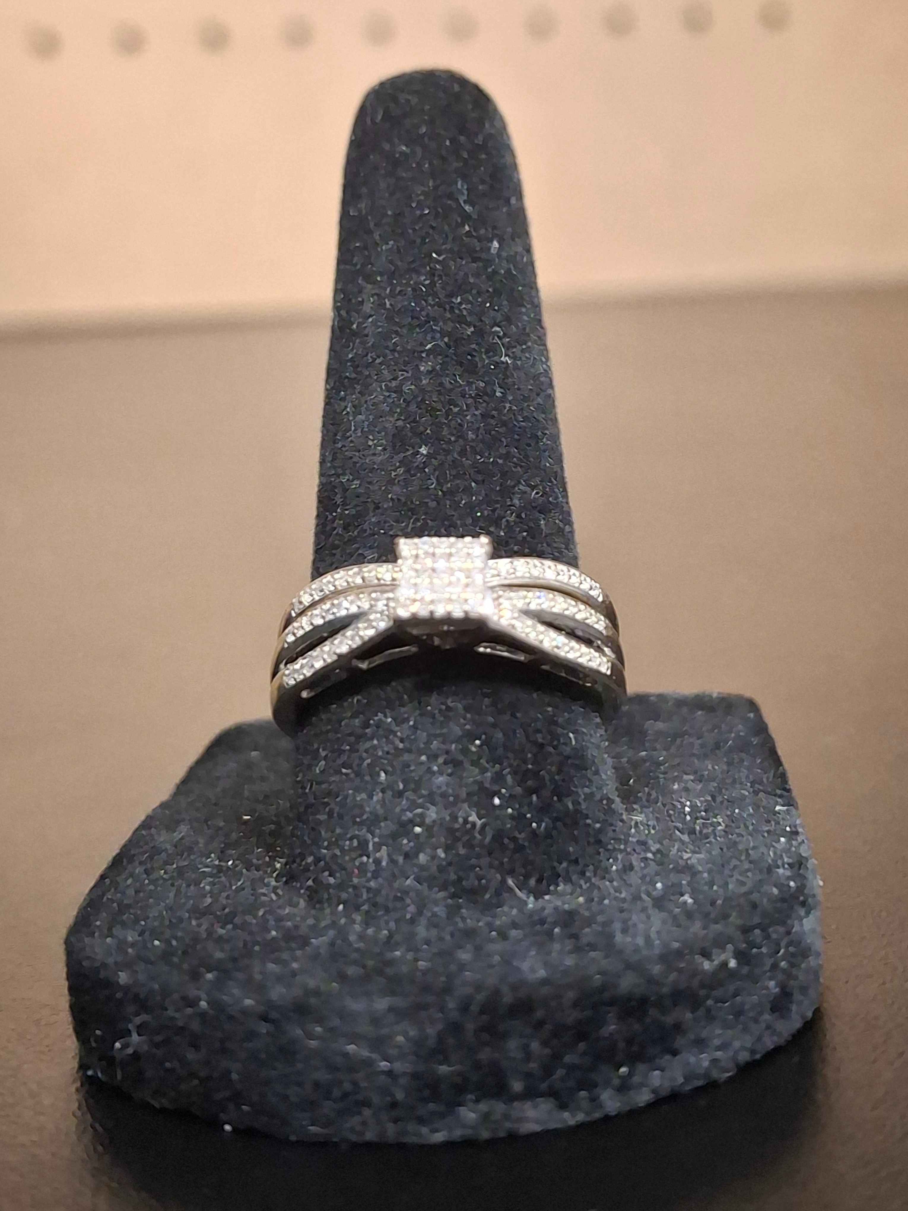 LADY'S DIAMOND CLUSTER RING: MODEL NA: 2.42DWT 10K-W/G, 50-ROUND BRILLIANT CUT DIAMOND 0.50CTW SIZE:7.5, LADY'S CLUSTER STYLE WEDDING SET
