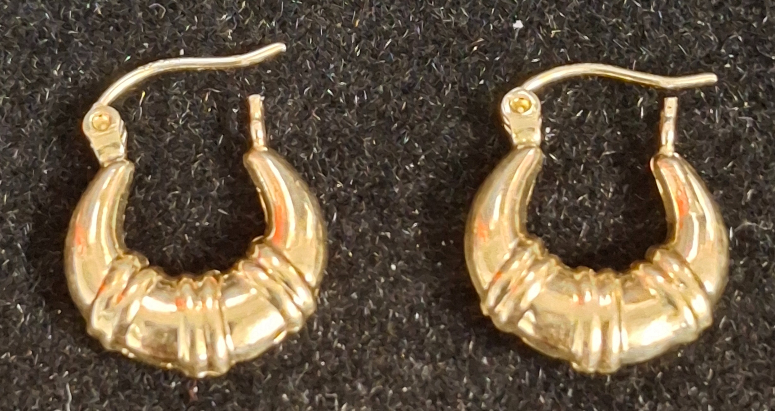 GOLD EARRINGS: 0.75DWT 10K-Y/G, HOOPS