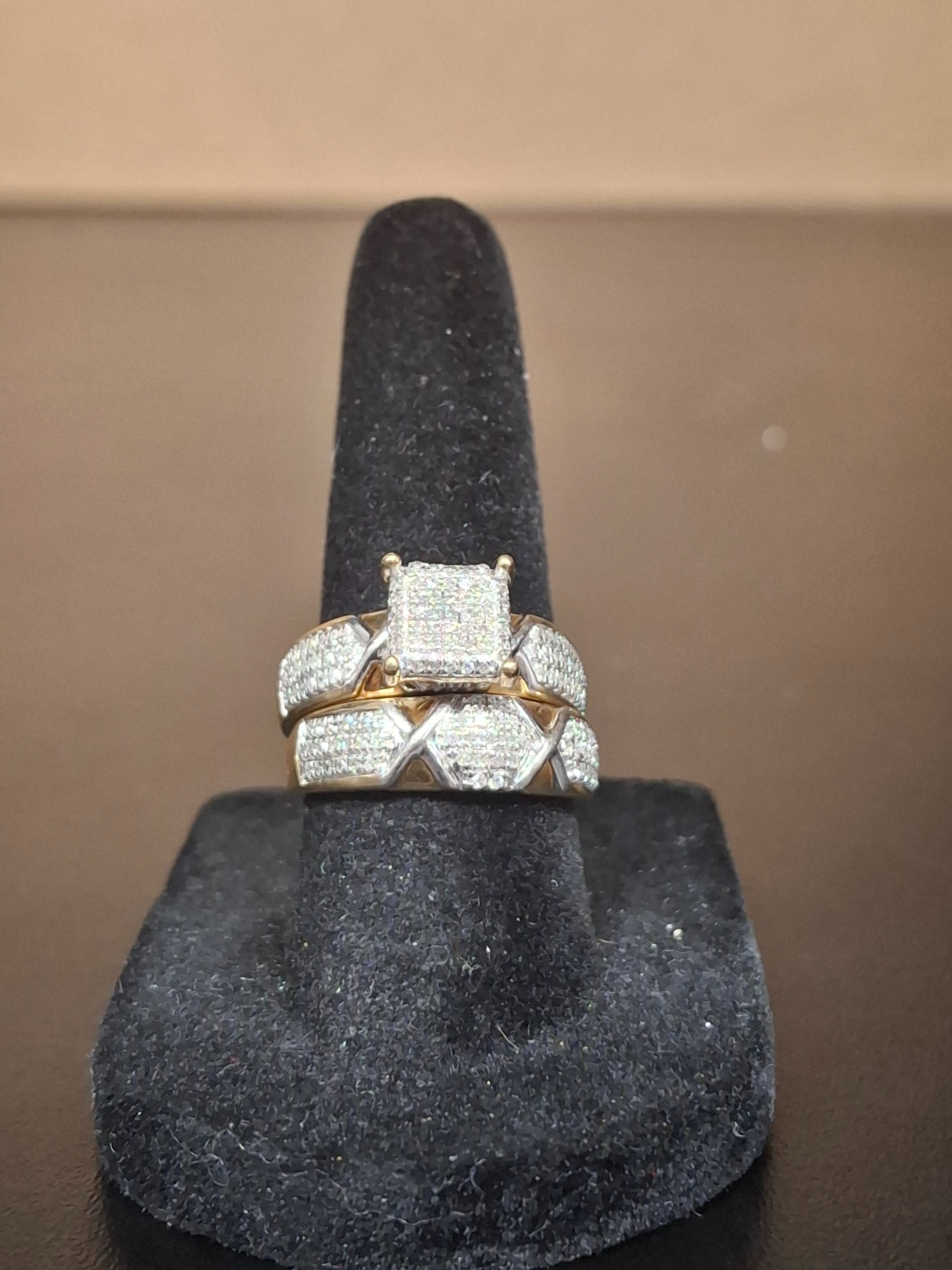 LADY'S DIAMOND WEDDING SET: 3.23DWT 10K-Y/G, 36-ROUND BRILLIANT CUT DIAMOND 0.36CTW, SQUARE DIAMOND CLUSTER WEDDING BAND SET