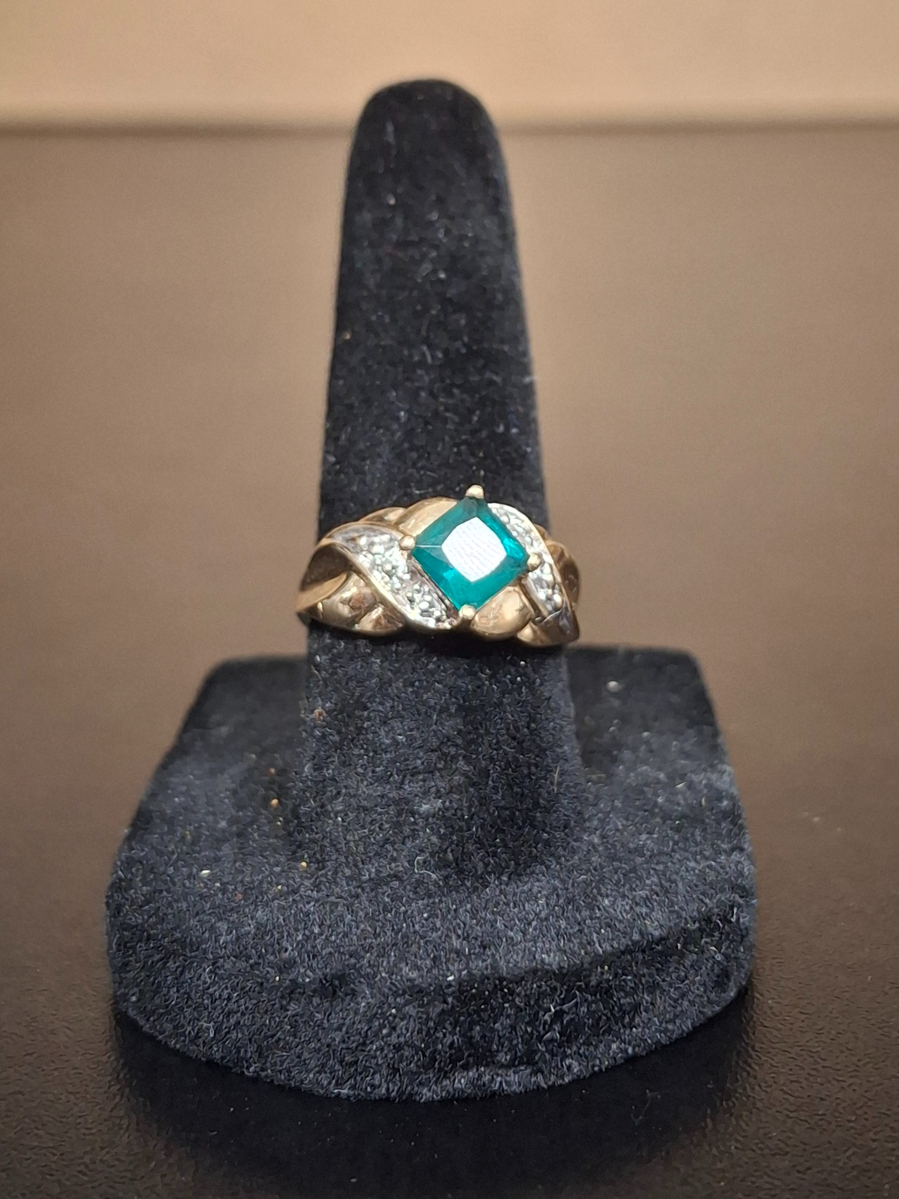 LADY'S GOLD RING: NA MODEL NA: 2.13DWT 14K-Y/G