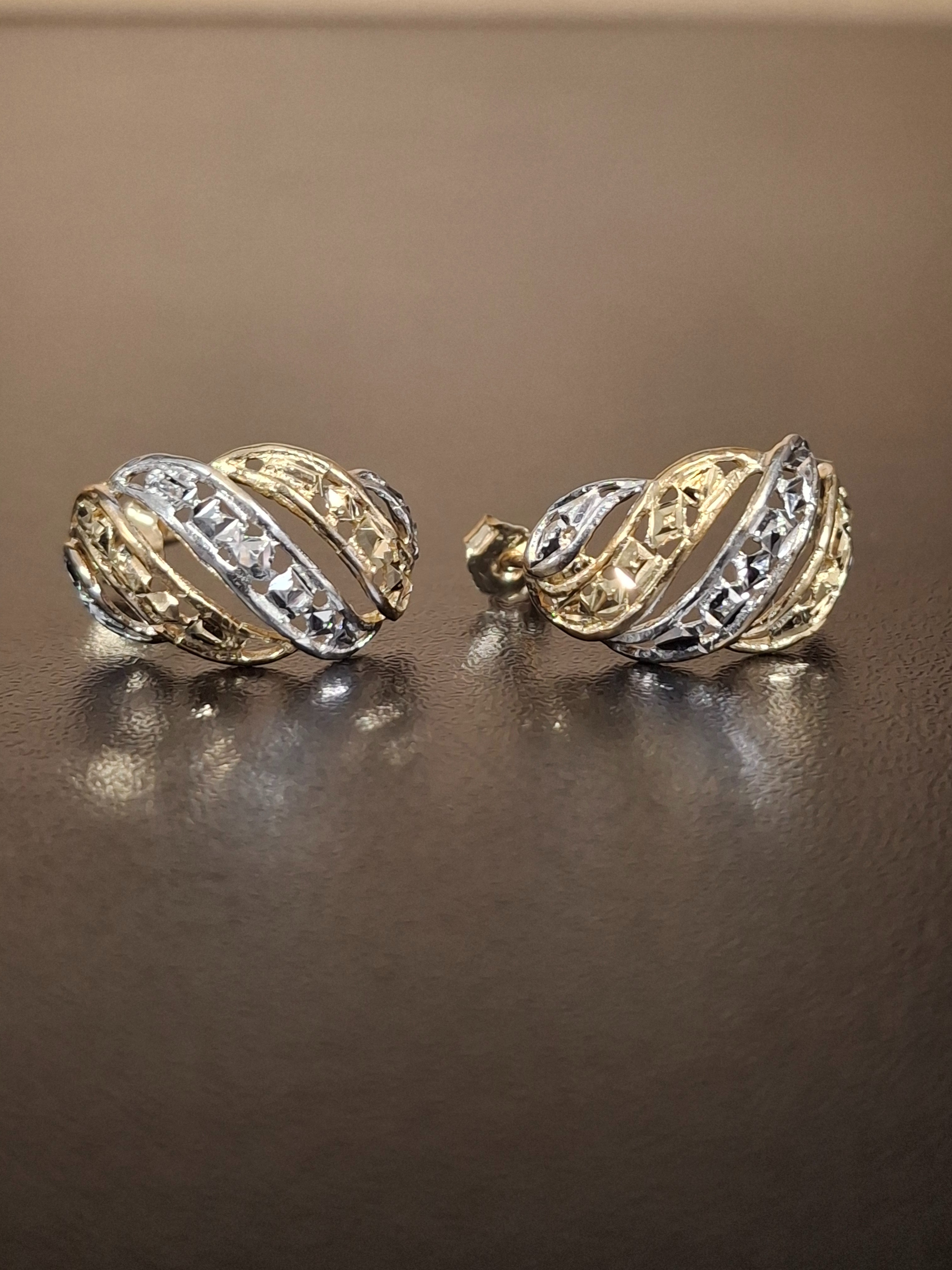 GOLD EARRINGS: NA MODEL NA: 1.45DWT 10K-Y/G