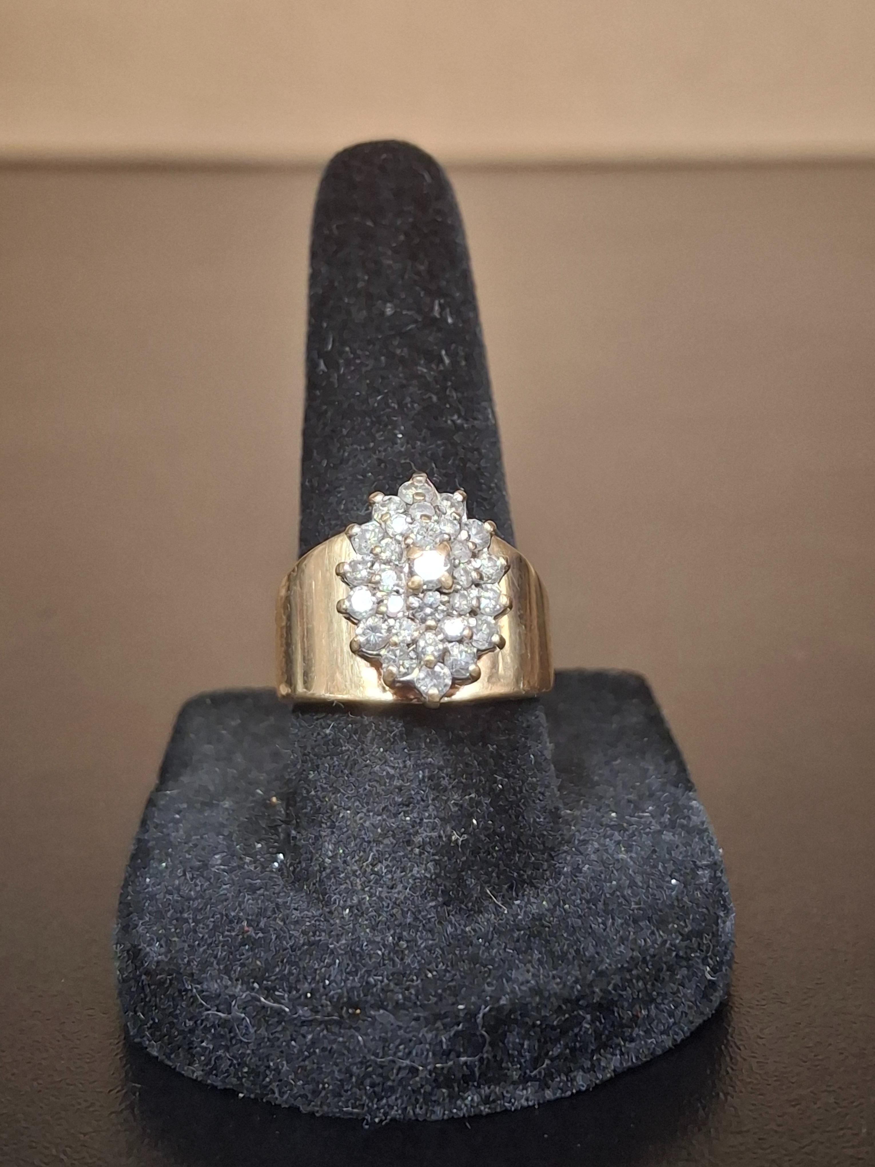 LADY'S GOLD RING: NA MODEL NA: 4.73DWT 14K-Y/G
