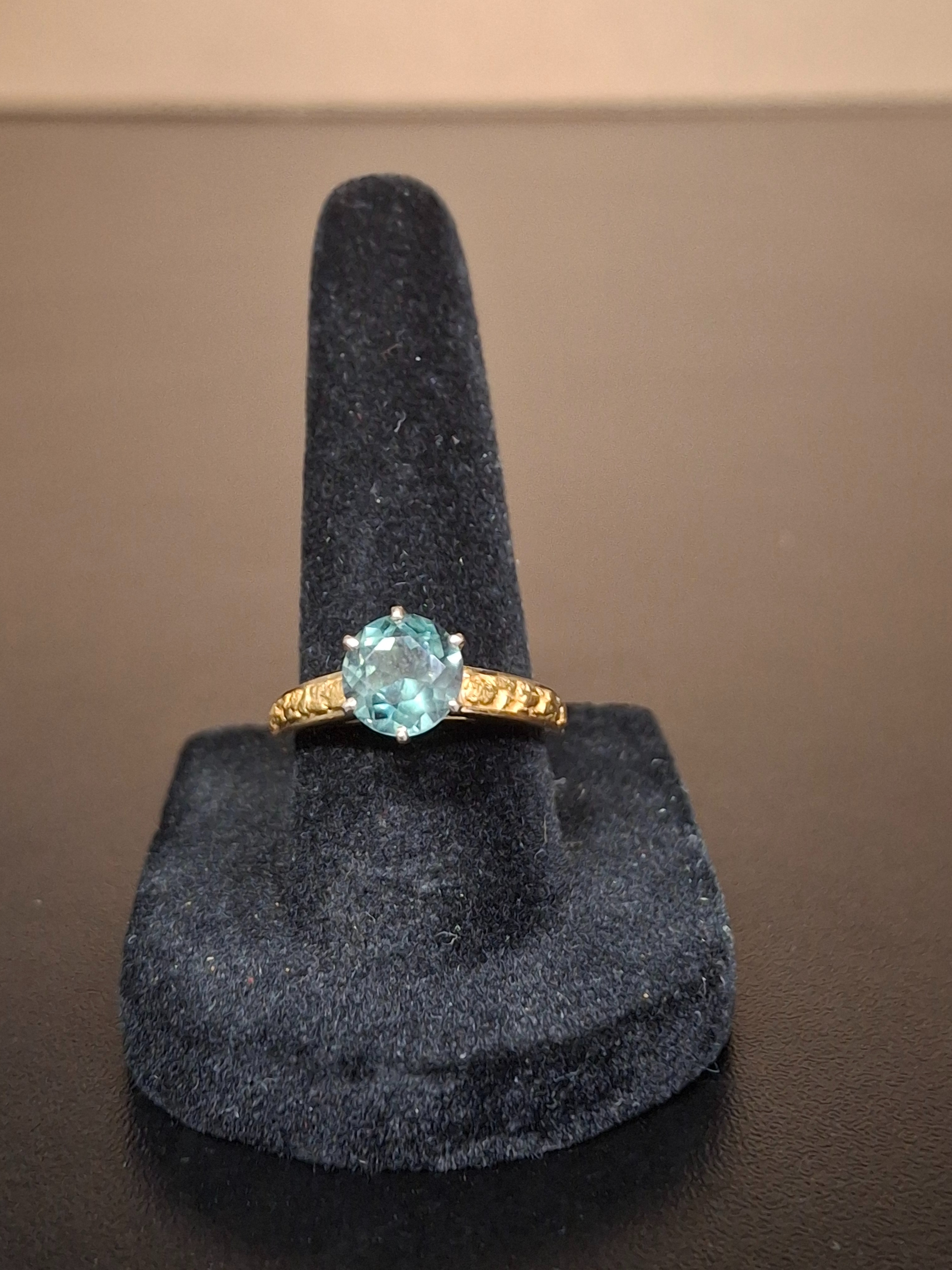 RING JEWELRY NA NA, #NA, 14KT, 3.35 DWT; ROUND GREEN STONE RING