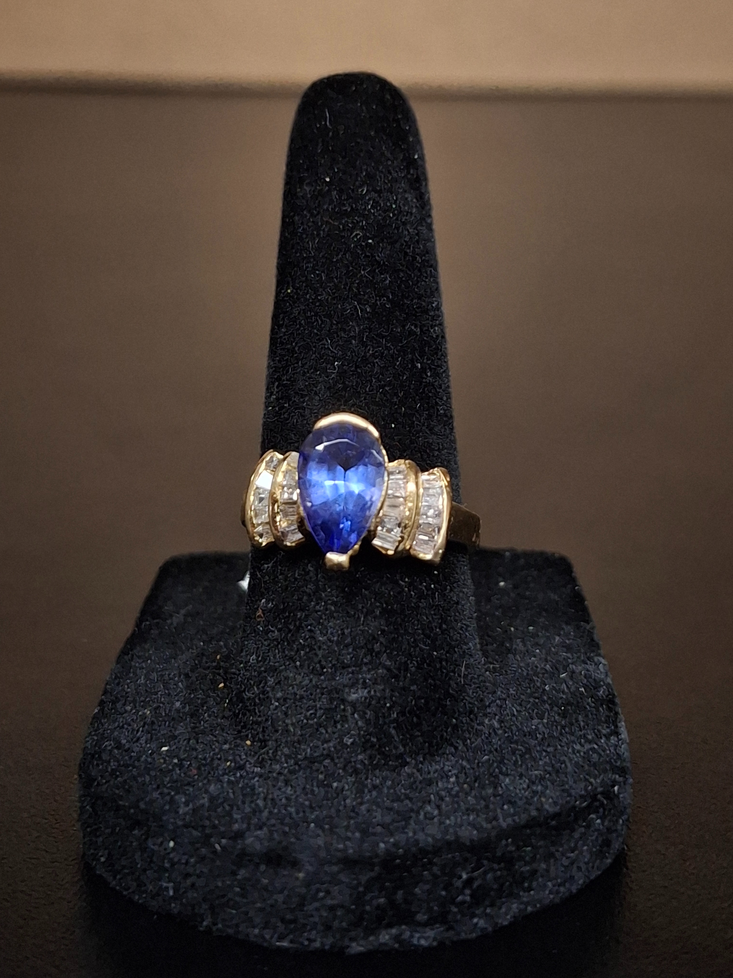 LADY'S GOLD RING: NA MODEL NA: 3.32DWT 14K-Y/G