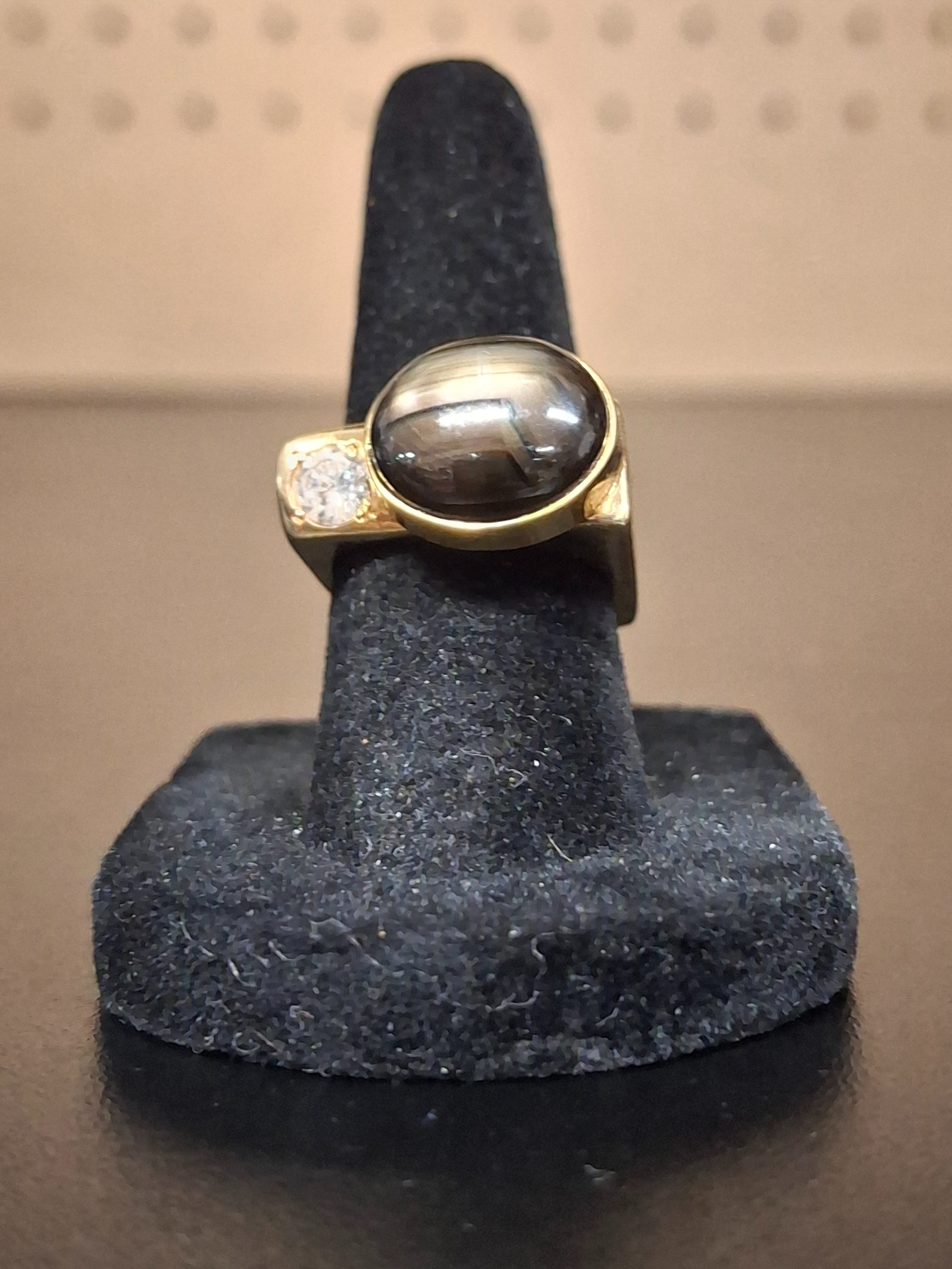 LADY'S GOLD RING: NA MODEL NA: 9.36DWT 14K-Y/G