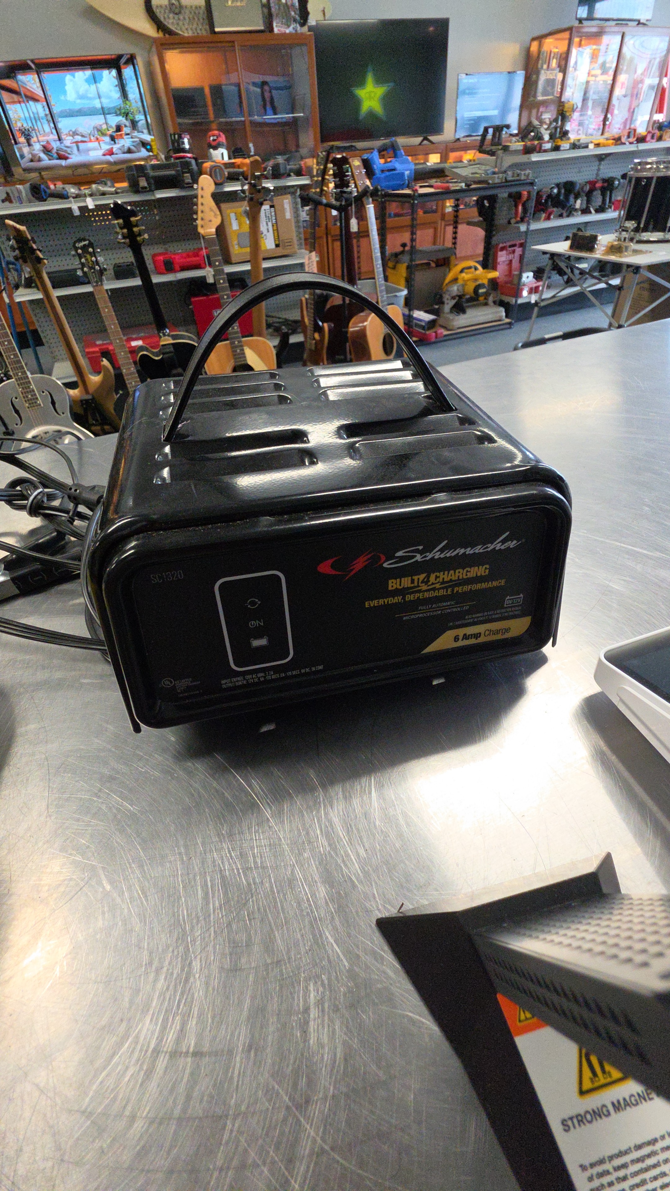 Schumacher SC1320 Schumacher battery charger 6 amp - Good