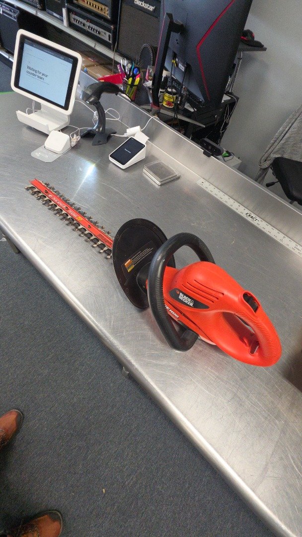 Black & Decker HEDGE HOG 20 BLACK & DECKER HEDGE HOG 20 HEDGE TRIMMER - Good