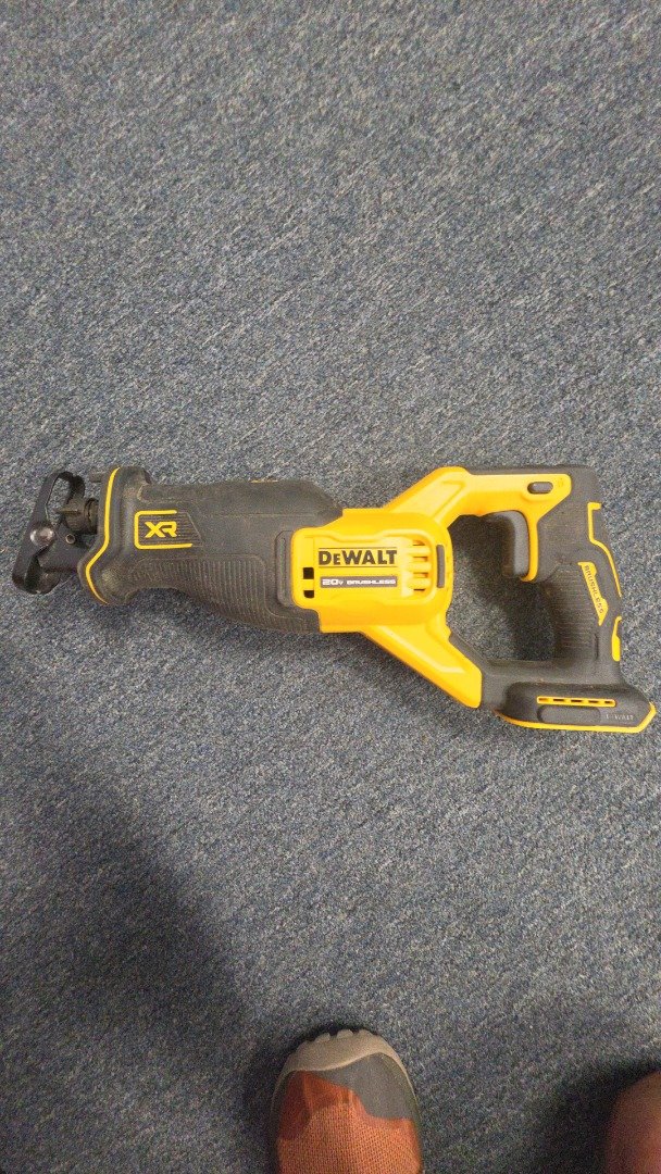 DeWalt Sawzall 20v DCS382