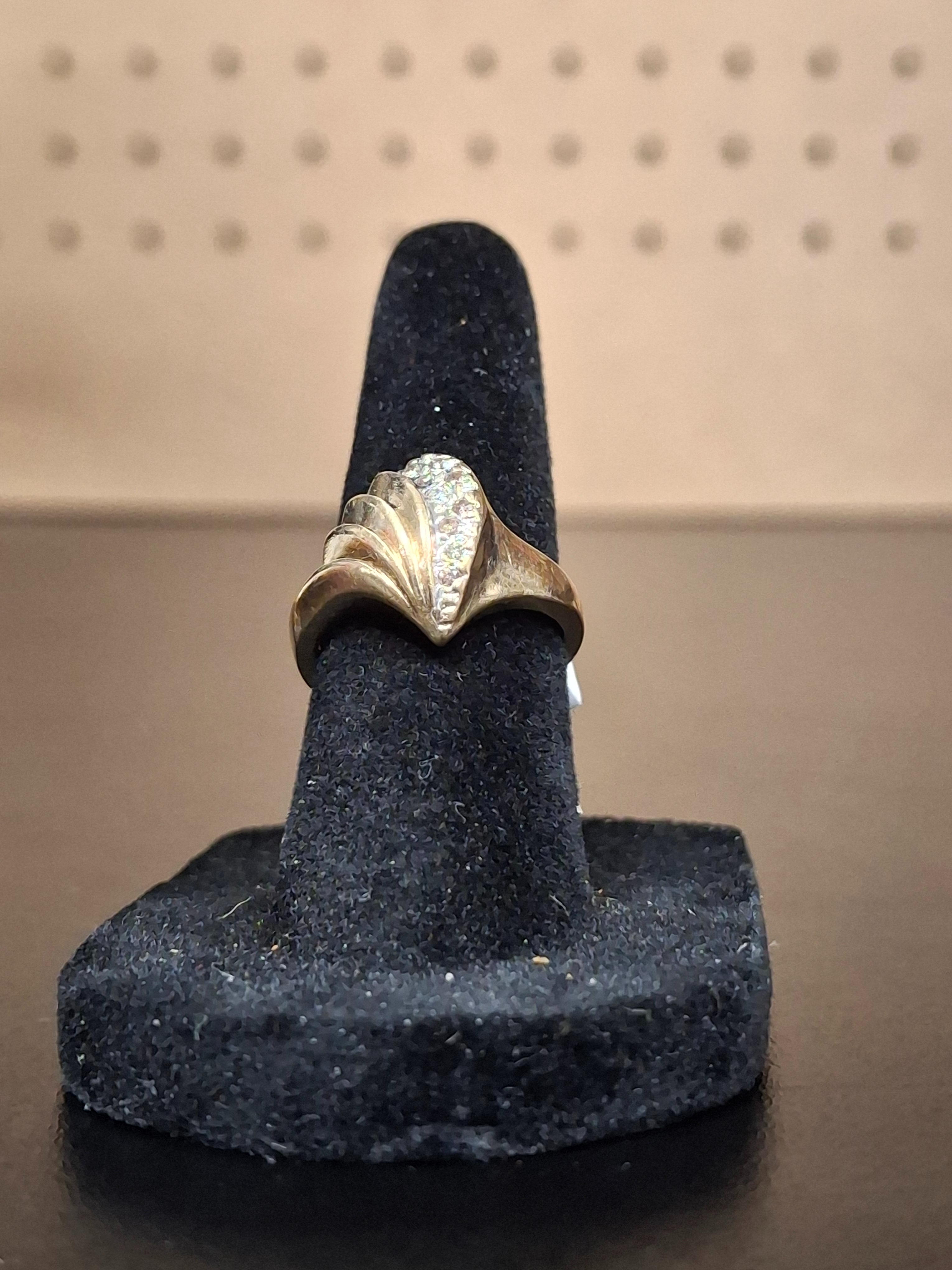 LADY'S GOLD RING: NA MODEL NA: 2.13DWT 10K-Y/G