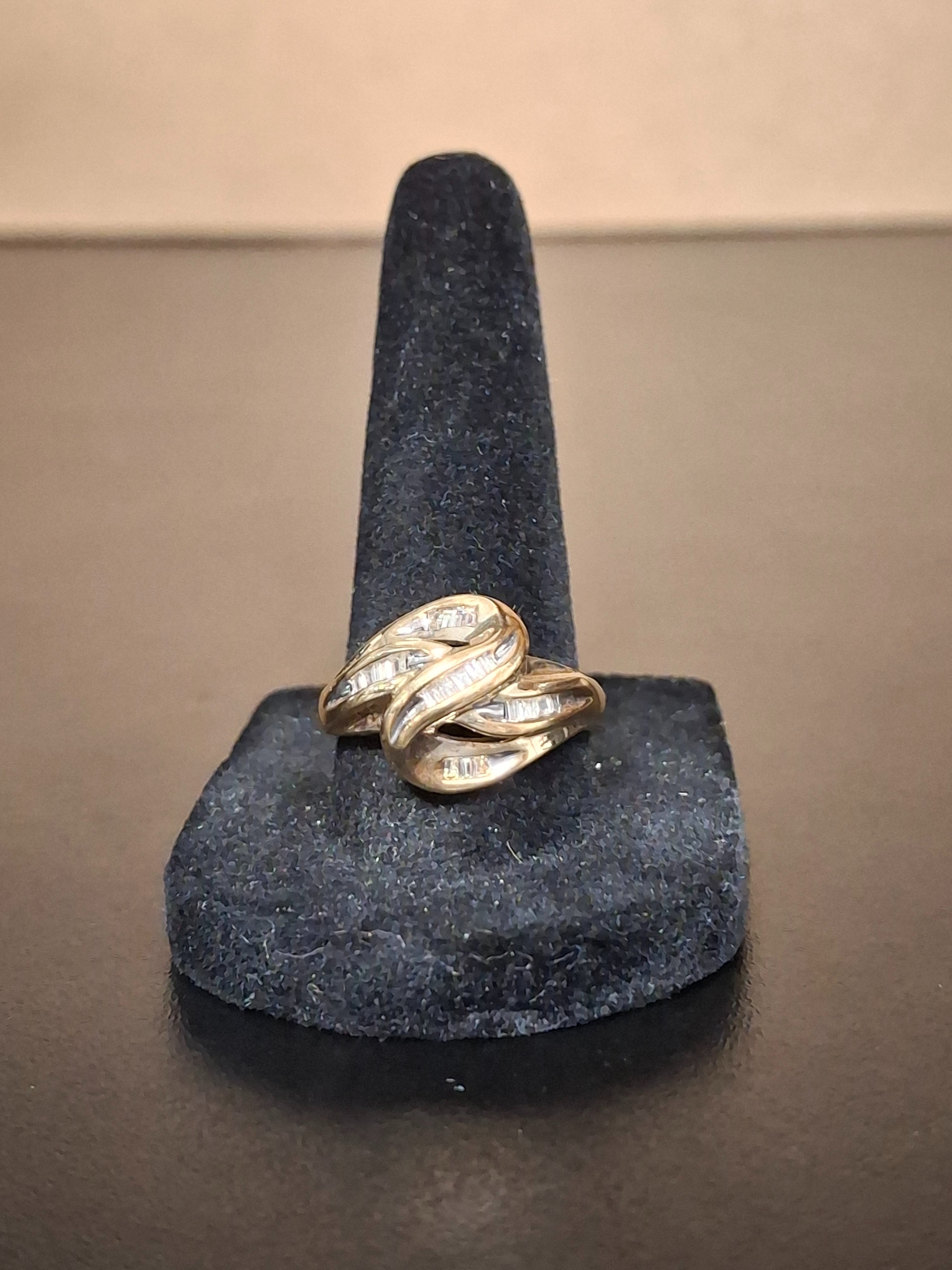 LADY'S GOLD RING: NA MODEL NA: 2.51DWT 10K-Y/G