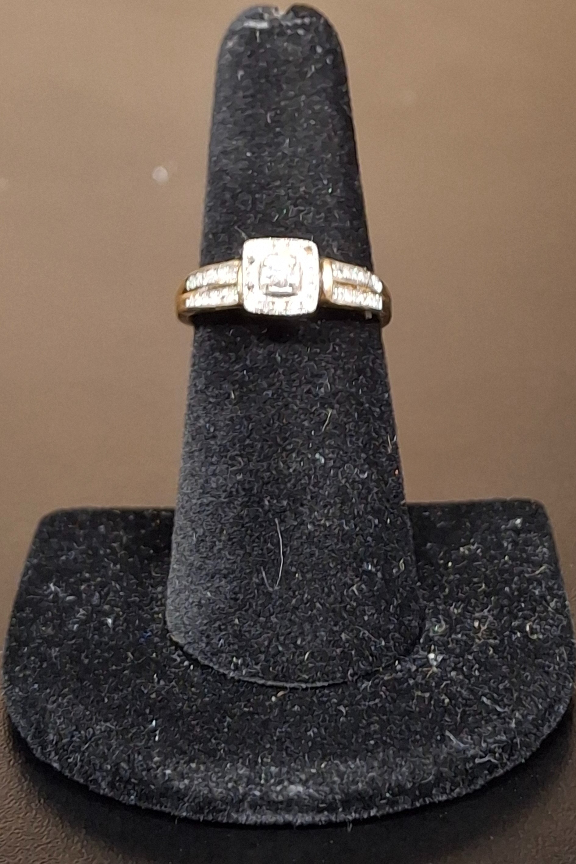 LADY'S GOLD RING: NA MODEL NA: 1.5DWT 10K-Y/G