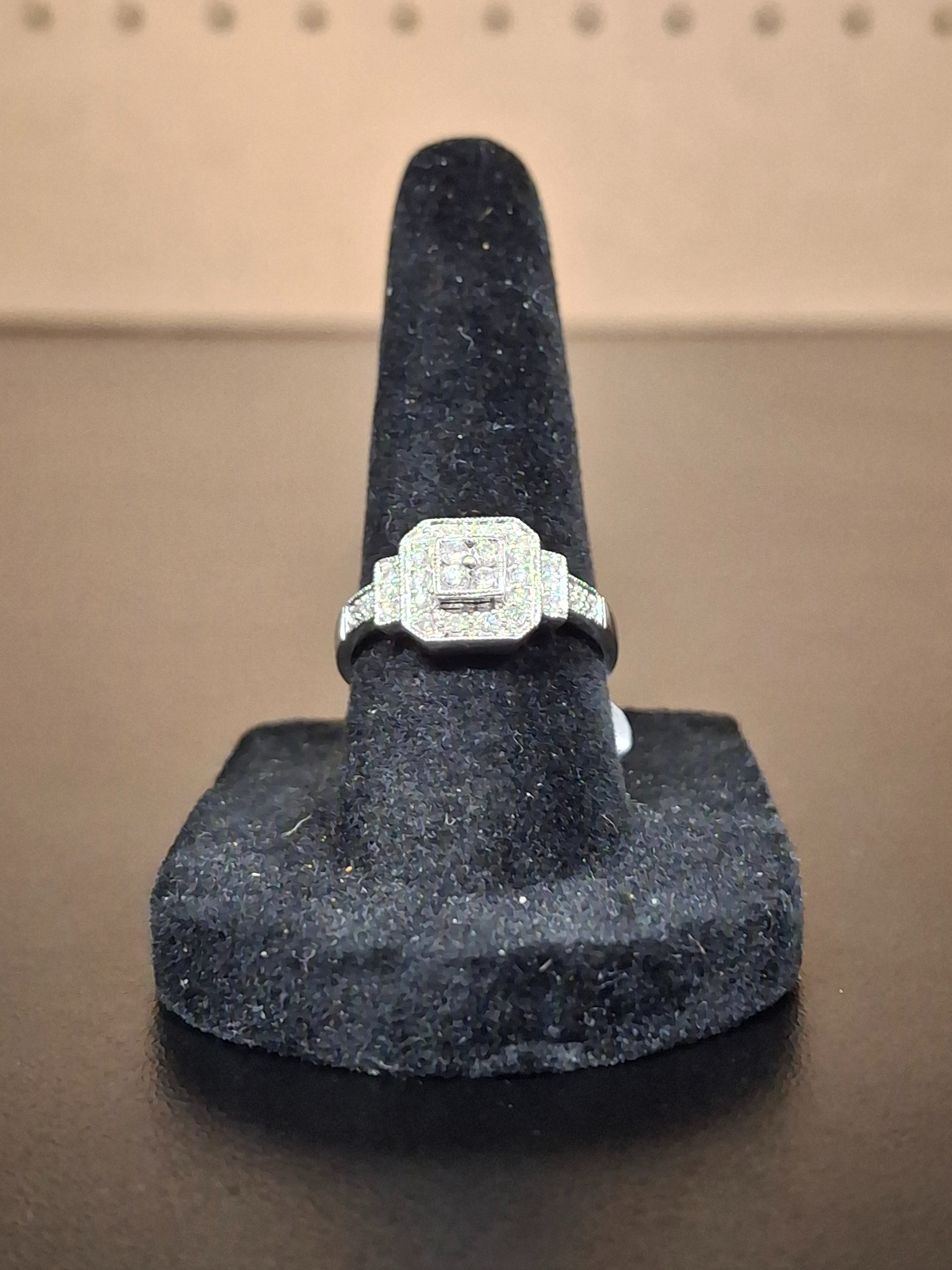 SQUARE SETTING: NA MODEL NA: 1.84DWT 14K-Y/G