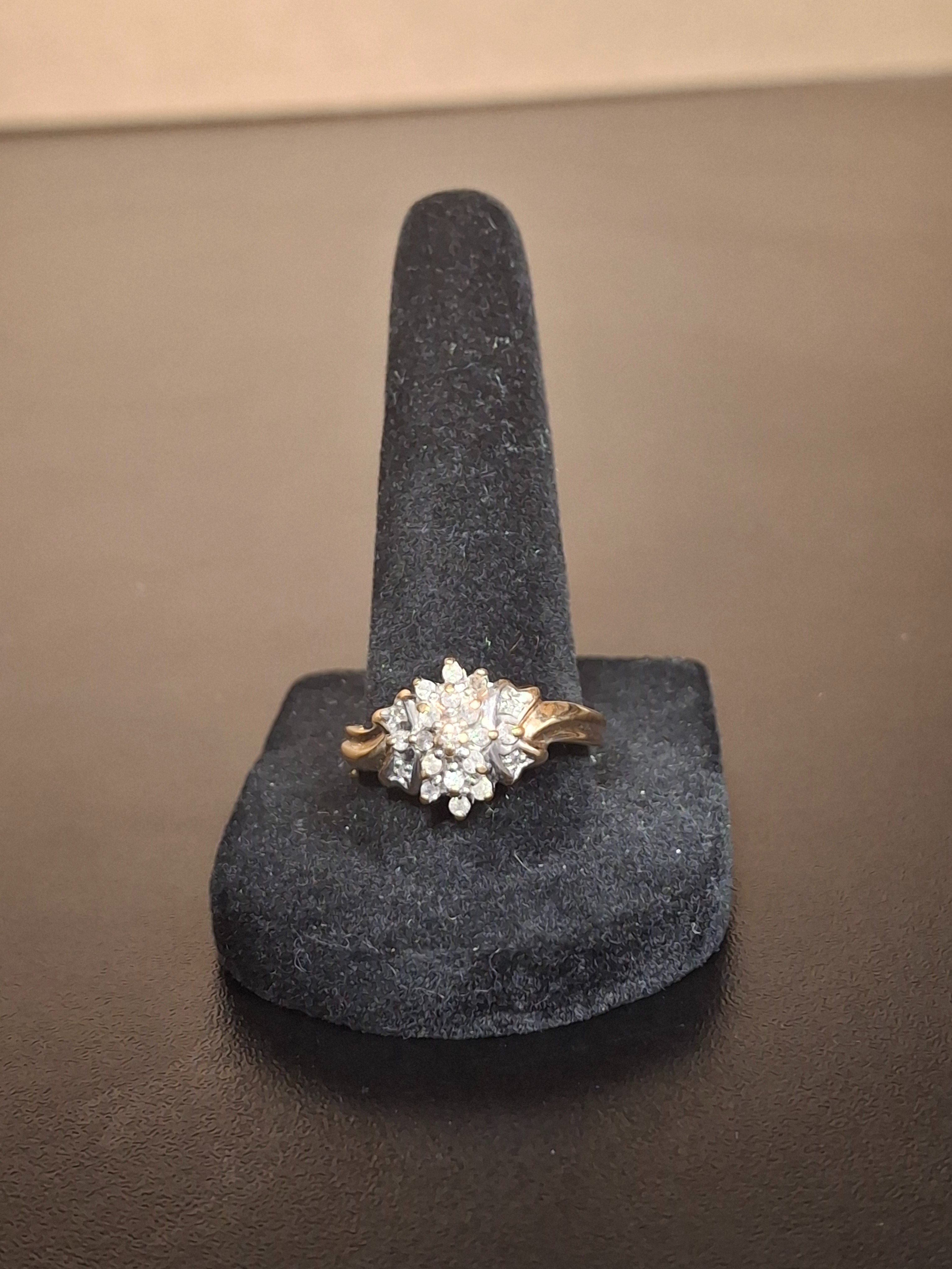 LADY'S GOLD RING: NA MODEL NA: 2.28DWT 10K-Y/G