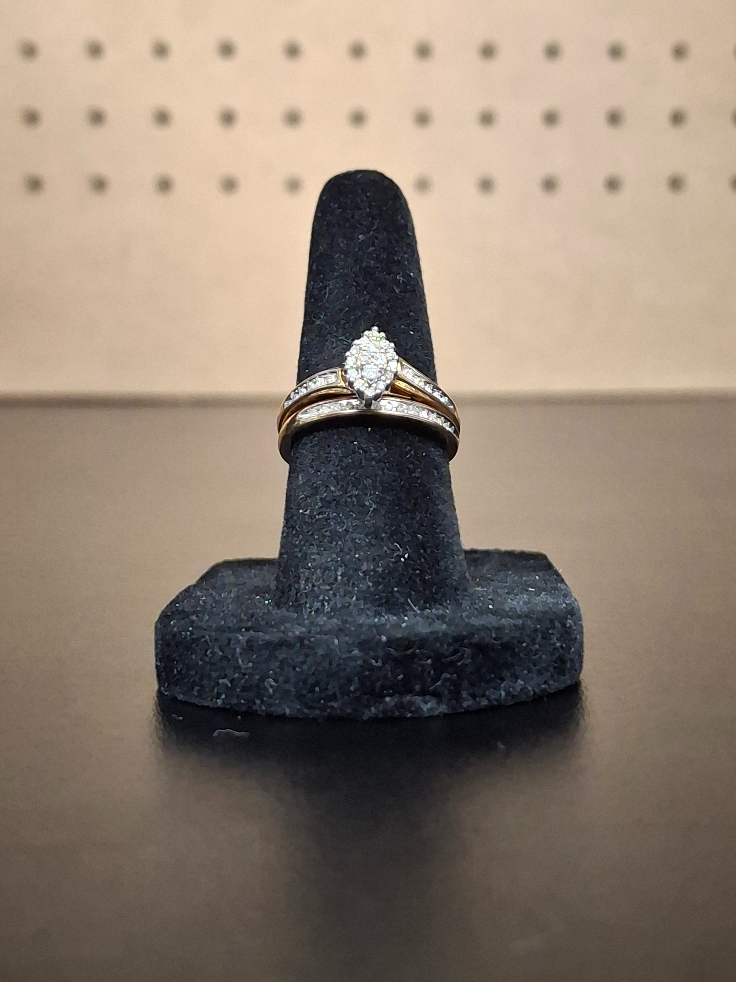 LADY'S GOLD RING: NA MODEL NA: 2.4DWT 10K-Y/G