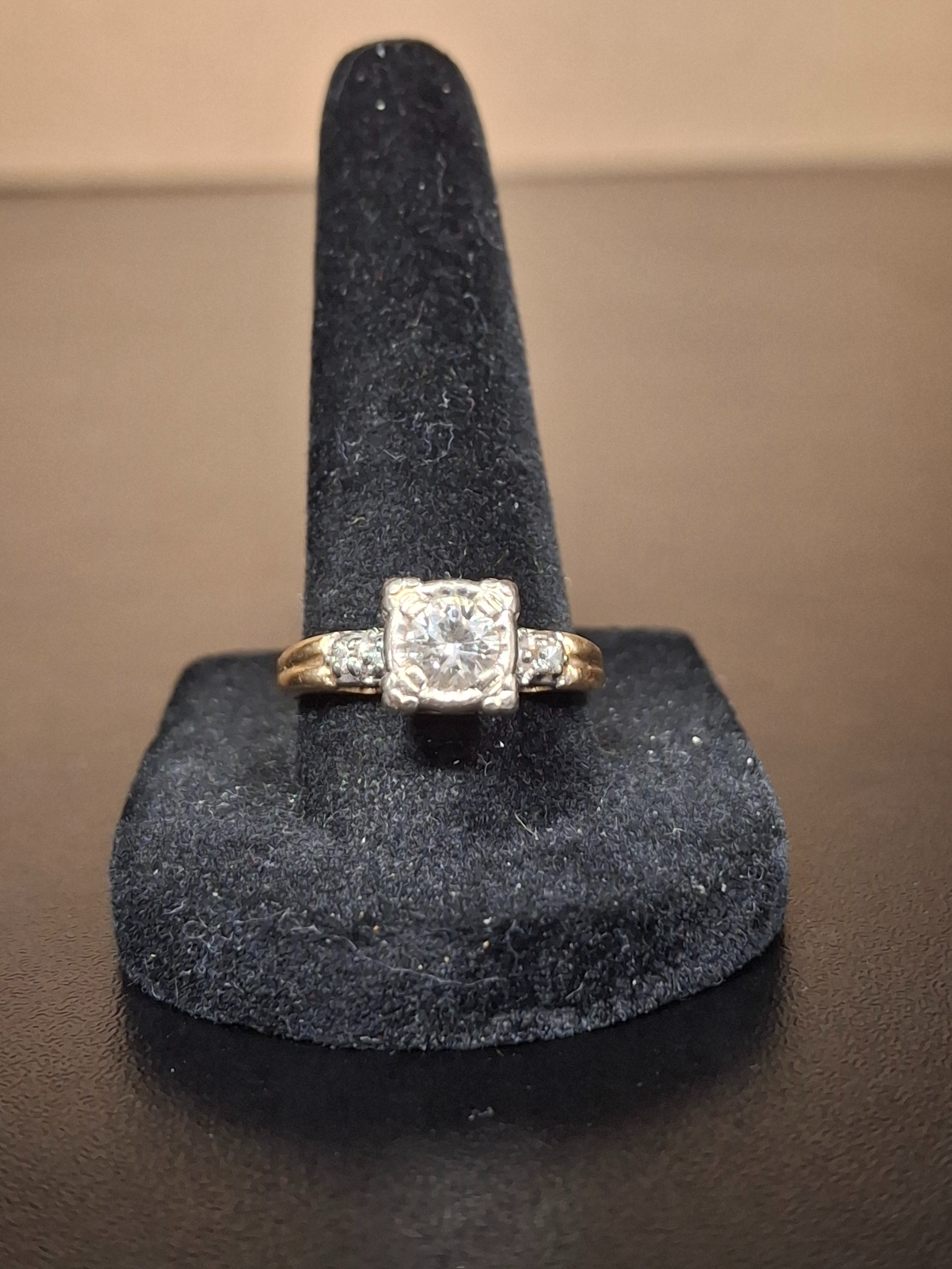 LADY'S GOLD RING: NA MODEL NA: 2.57DWT 14K-Y/G