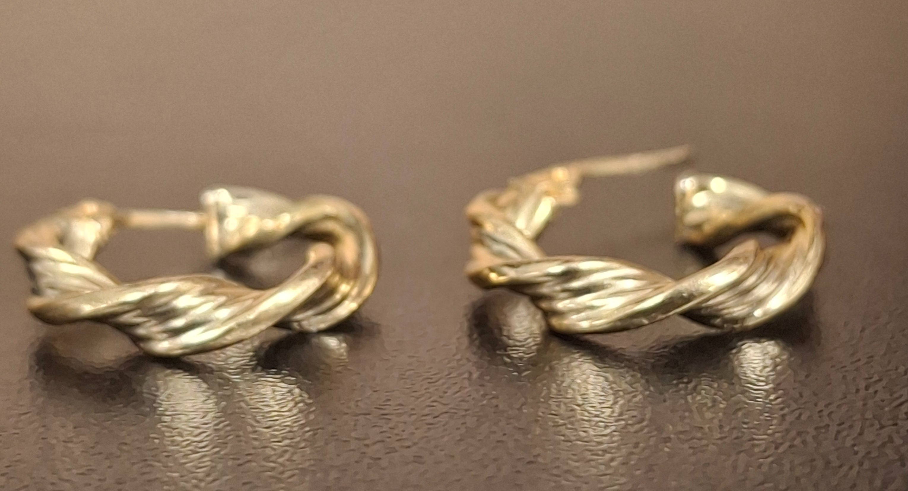GOLD HOOP EARRING: NA MODEL NA: 0.98DWT 14K-Y/G