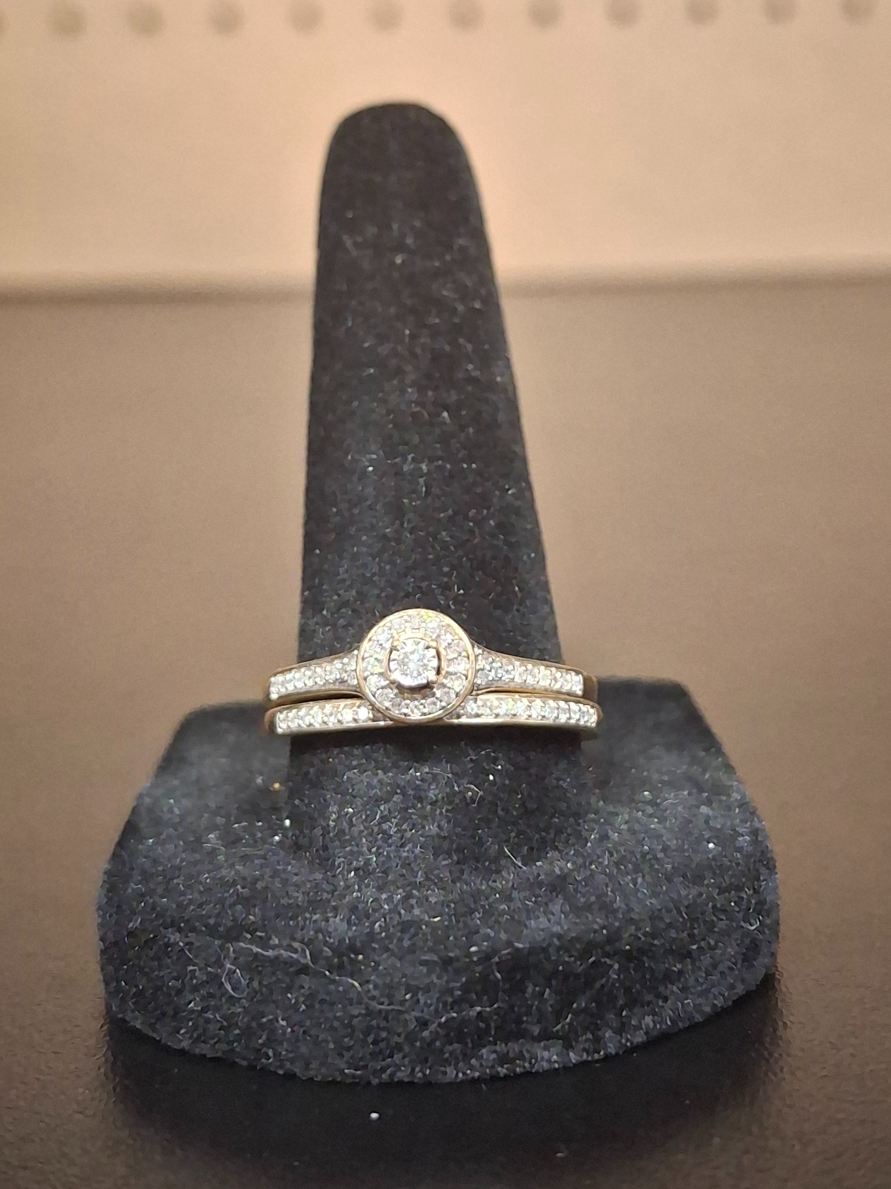LADY'S GOLD RING: NA MODEL NA: 2.66DWT 10K-Y/G