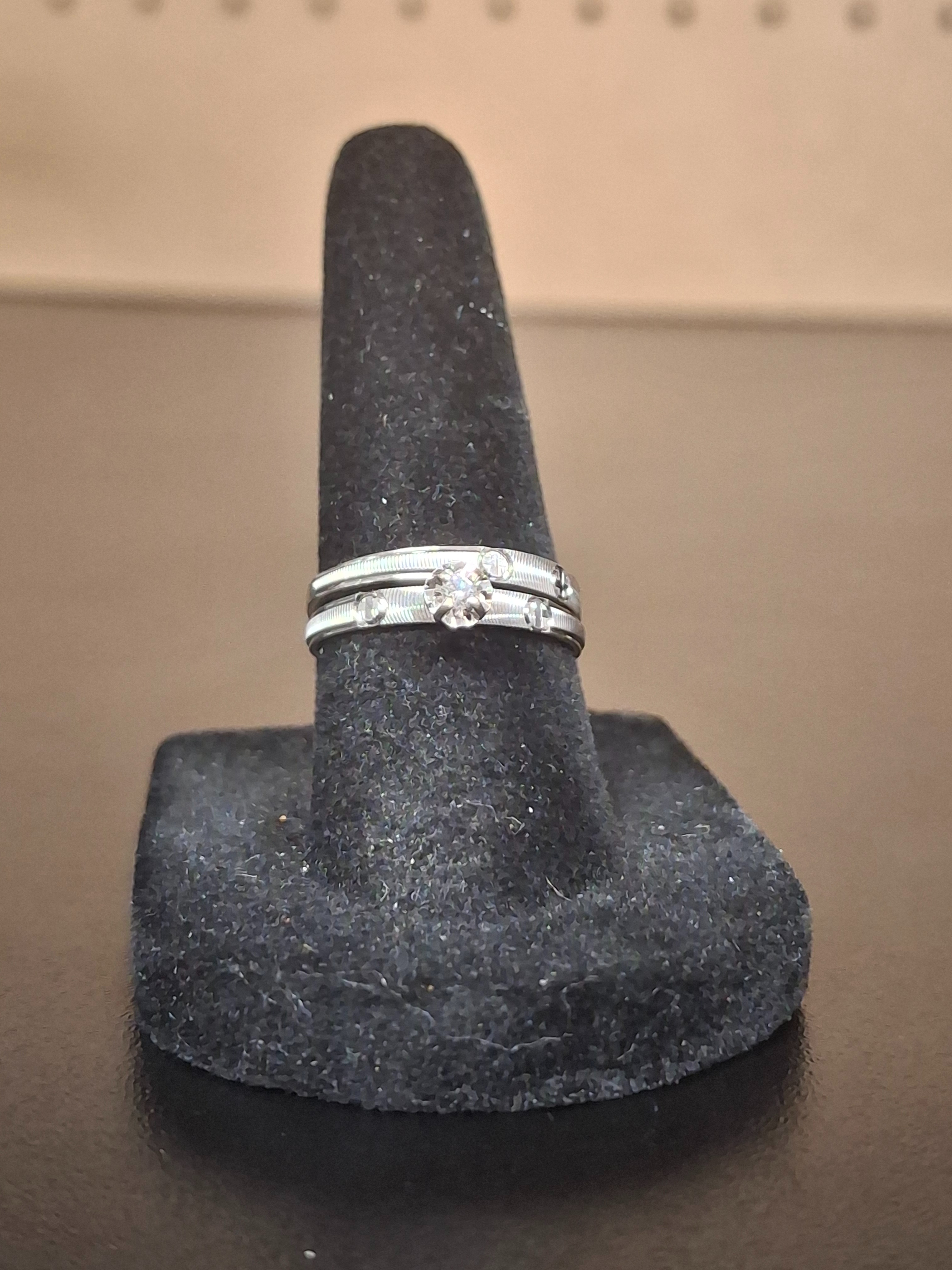 LADY'S GOLD RING: NA MODEL NA: 1.27DWT 10K-W/G