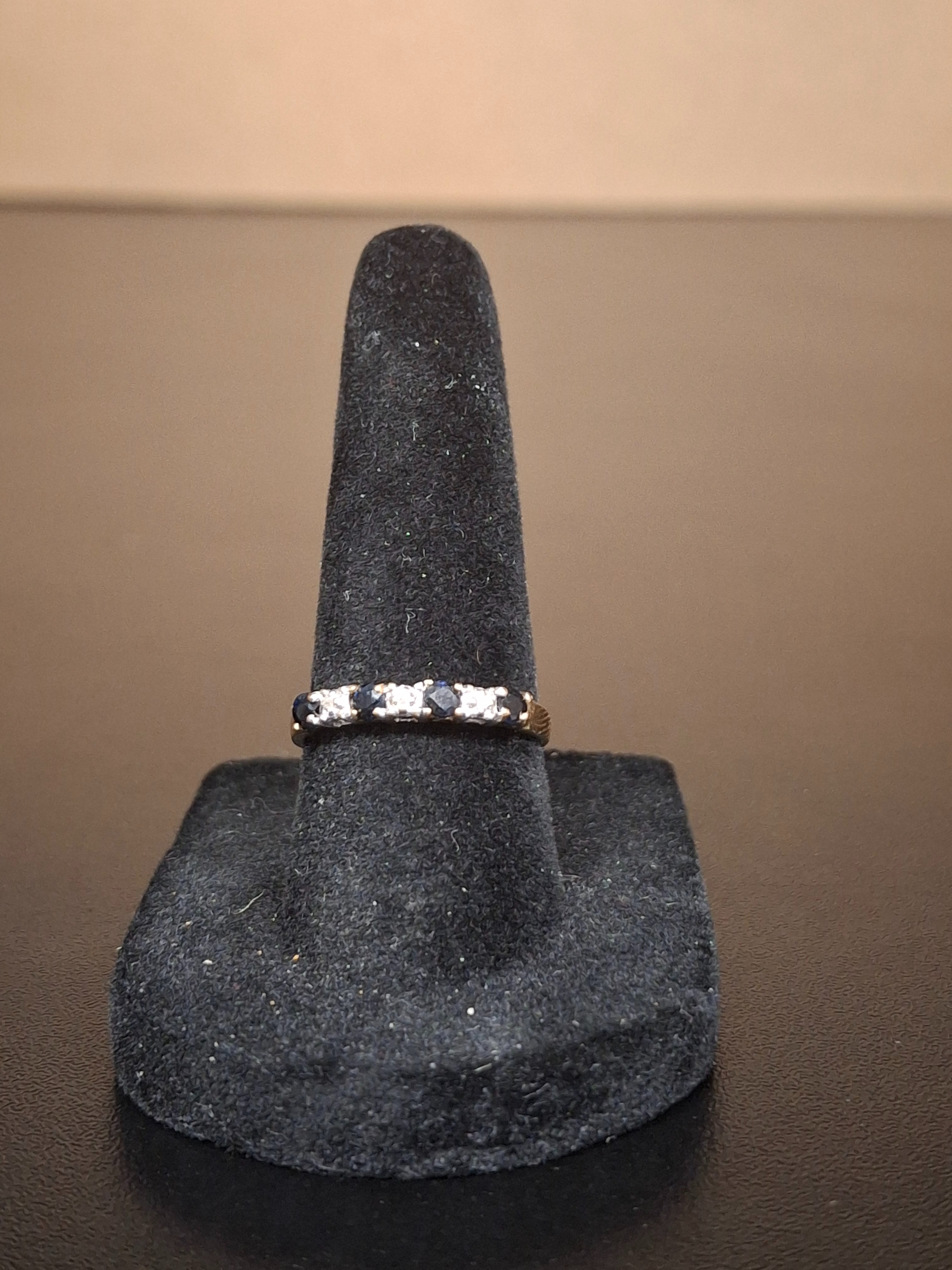 LADY'S GOLD RING: NA MODEL NA: 0.65DWT 14K-Y/G