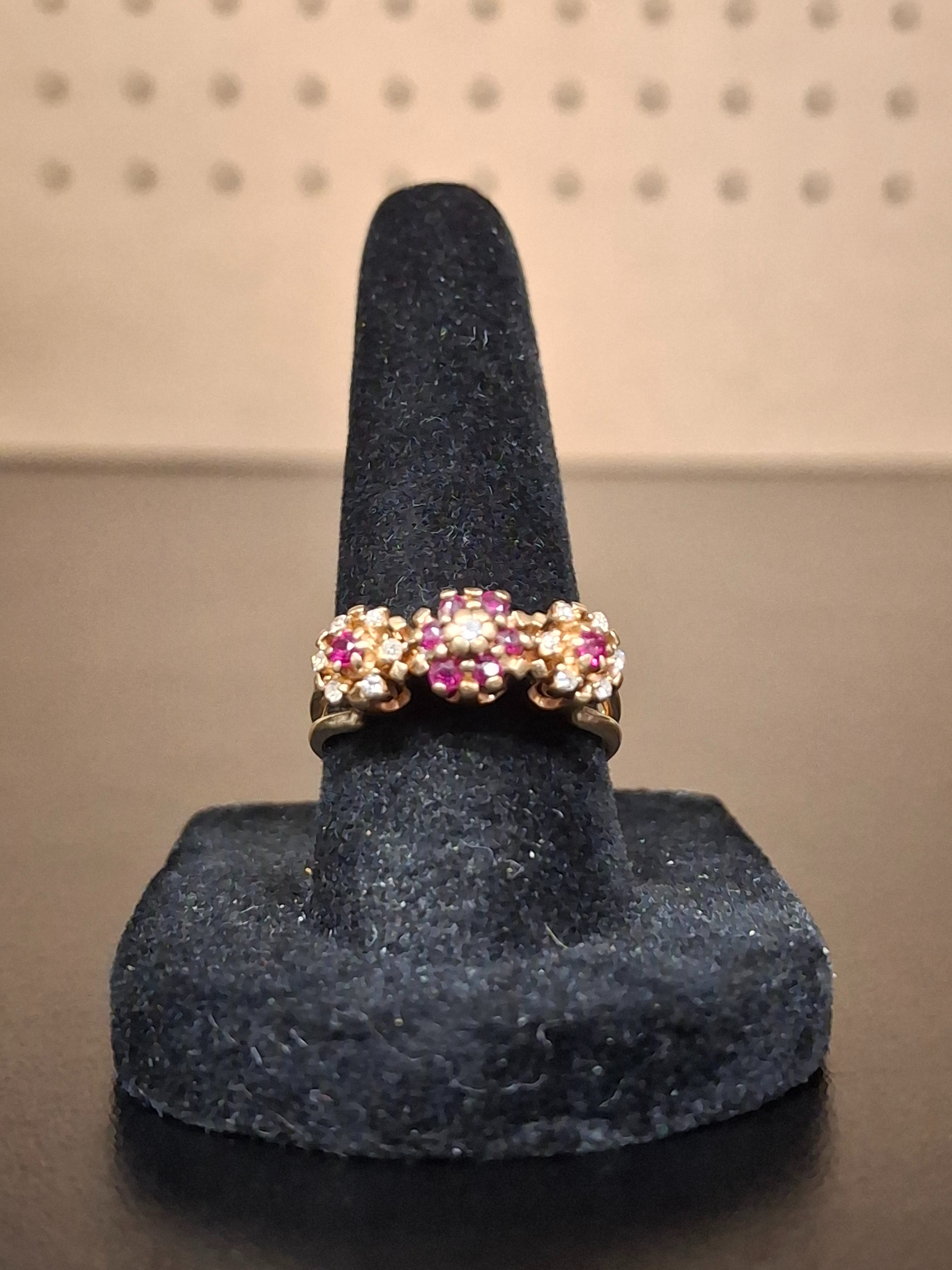 FLOWER GOLD RING: 2.88DWT 14K-Y/G