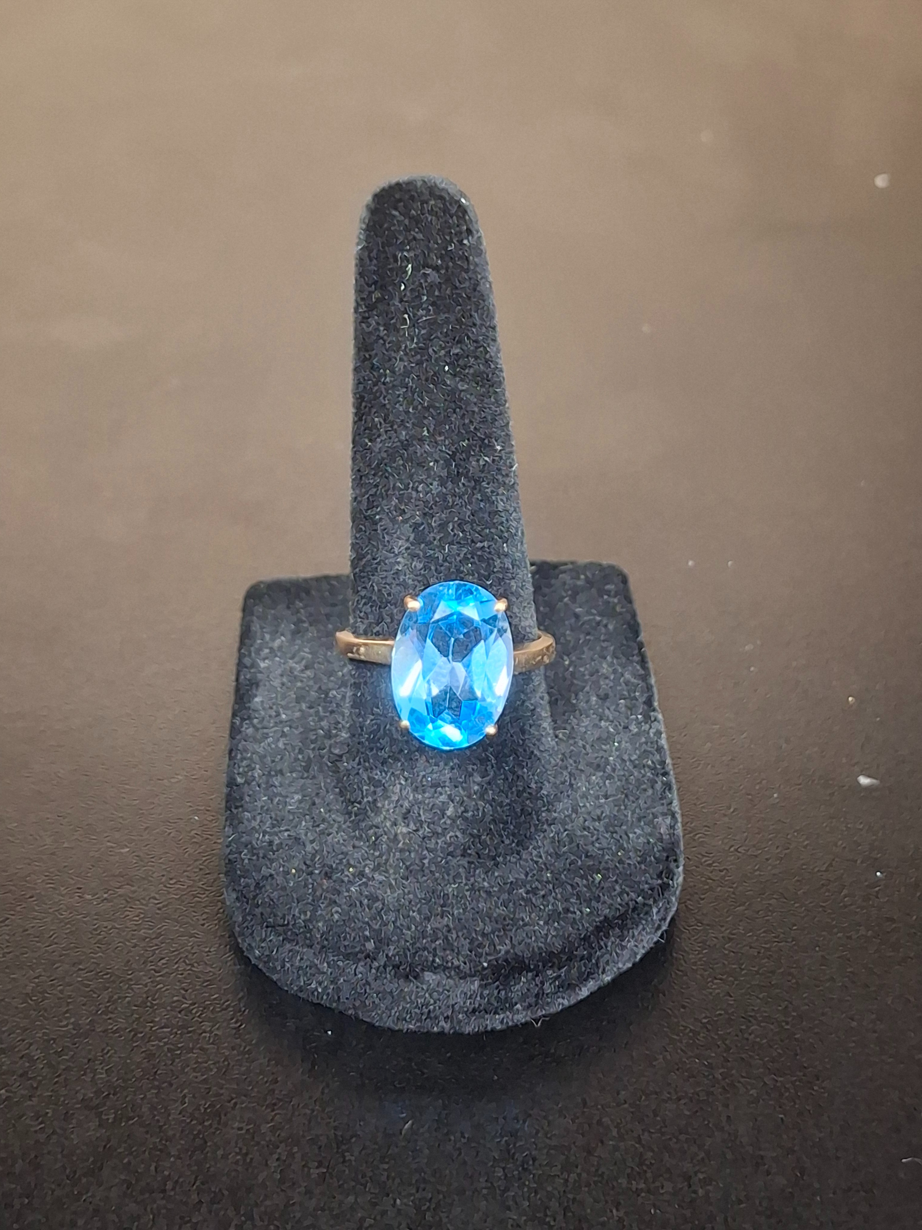 BLUE STONE RING: NA MODEL NA: 3.07DWT 14K-Y/G
