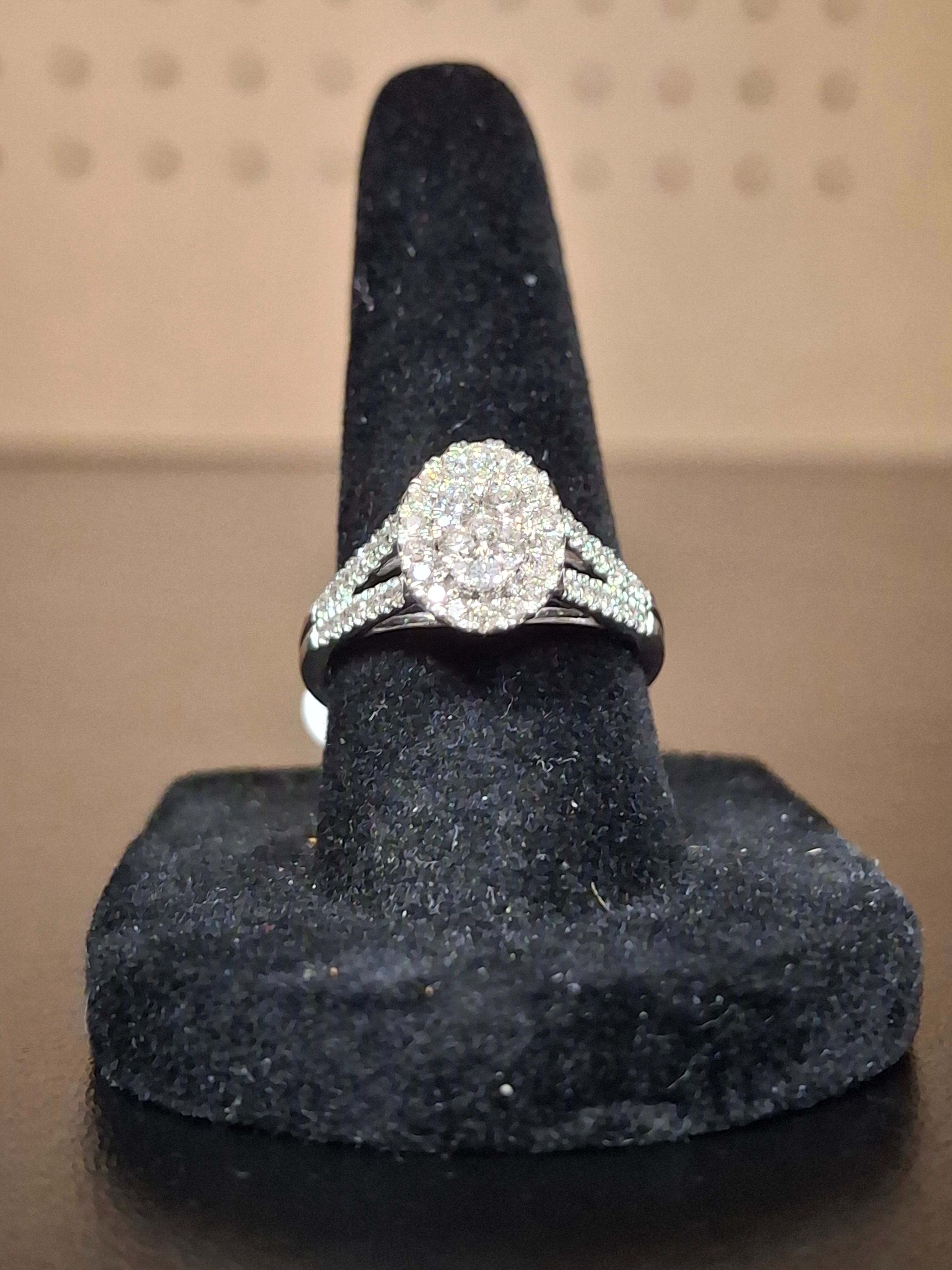 LADY'S GOLD RING: NA MODEL NA: 2.04DWT 14K-W/G