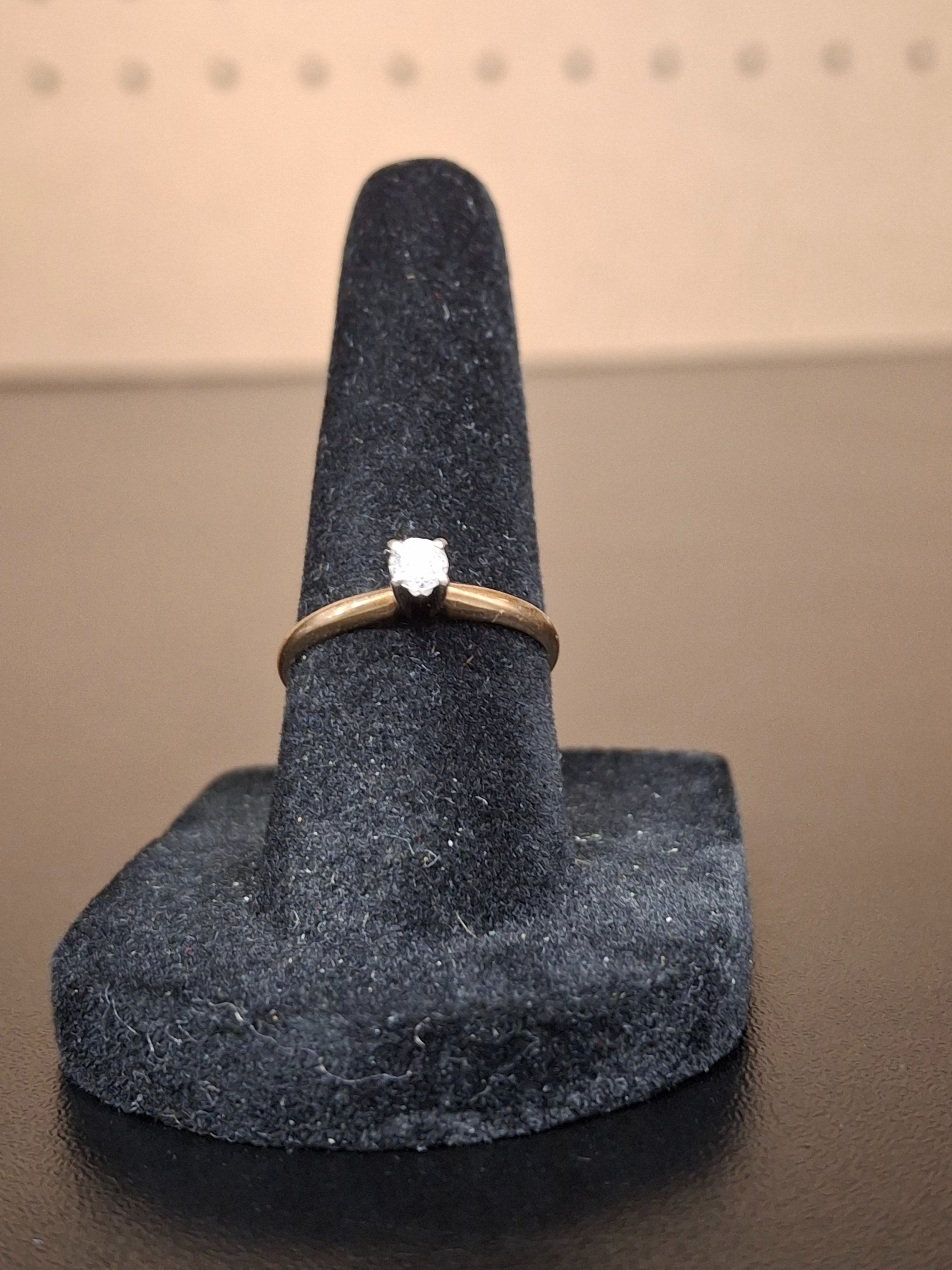 LADY'S GOLD RING: 0.98DWT 14K-Y/G