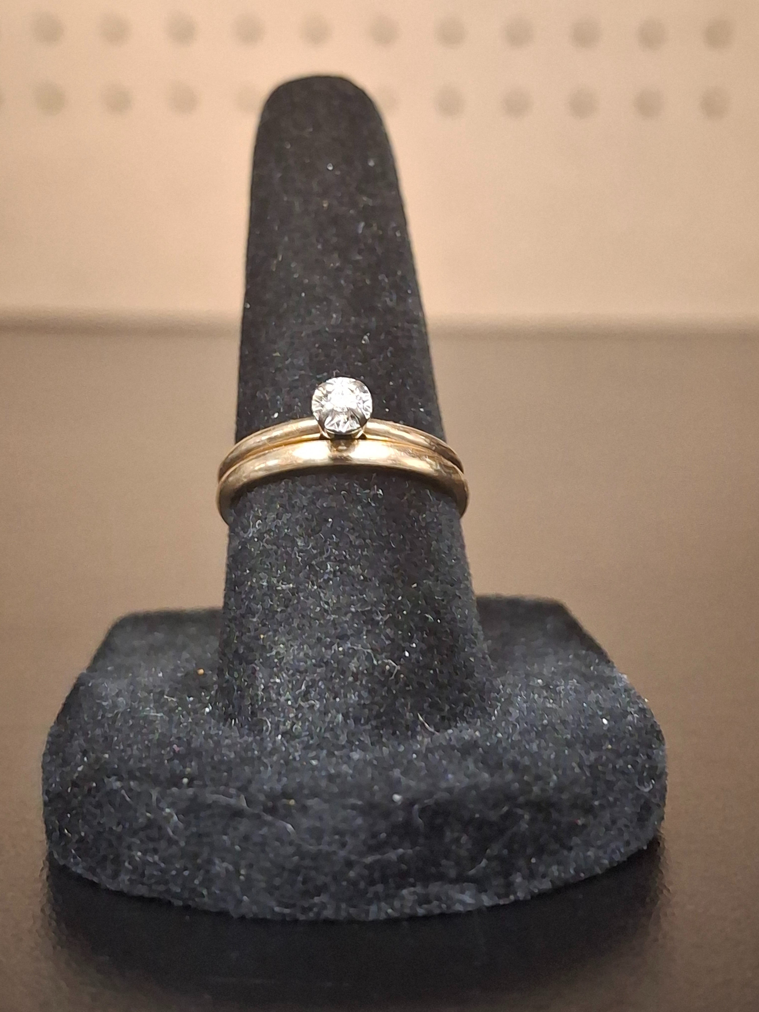 LADY'S GOLD RING: MODEL NA: 1.68DWT 10K-Y/G