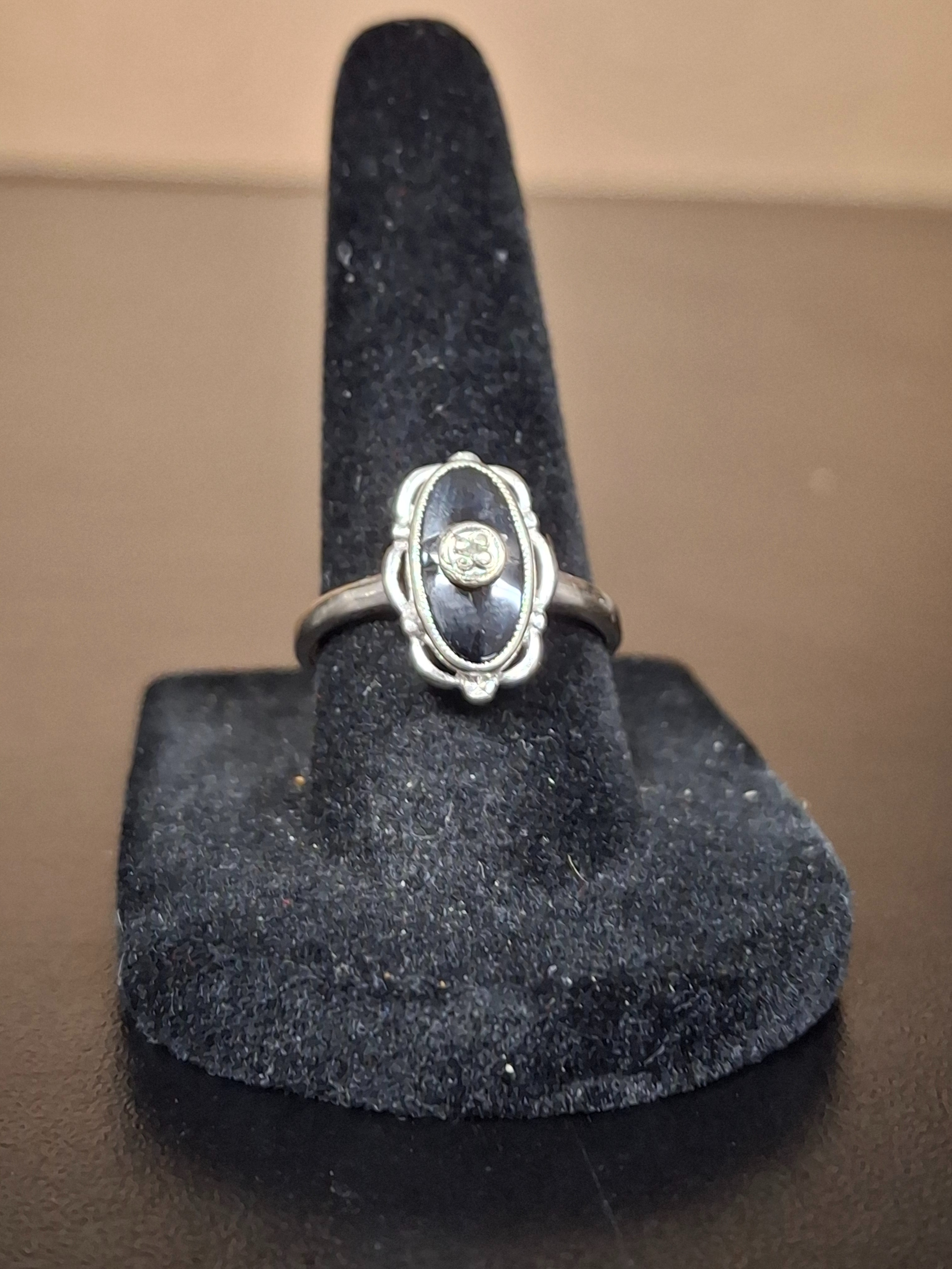 LADY'S GOLD RING: NA MODEL NA: 1.72DWT 10K-W/G