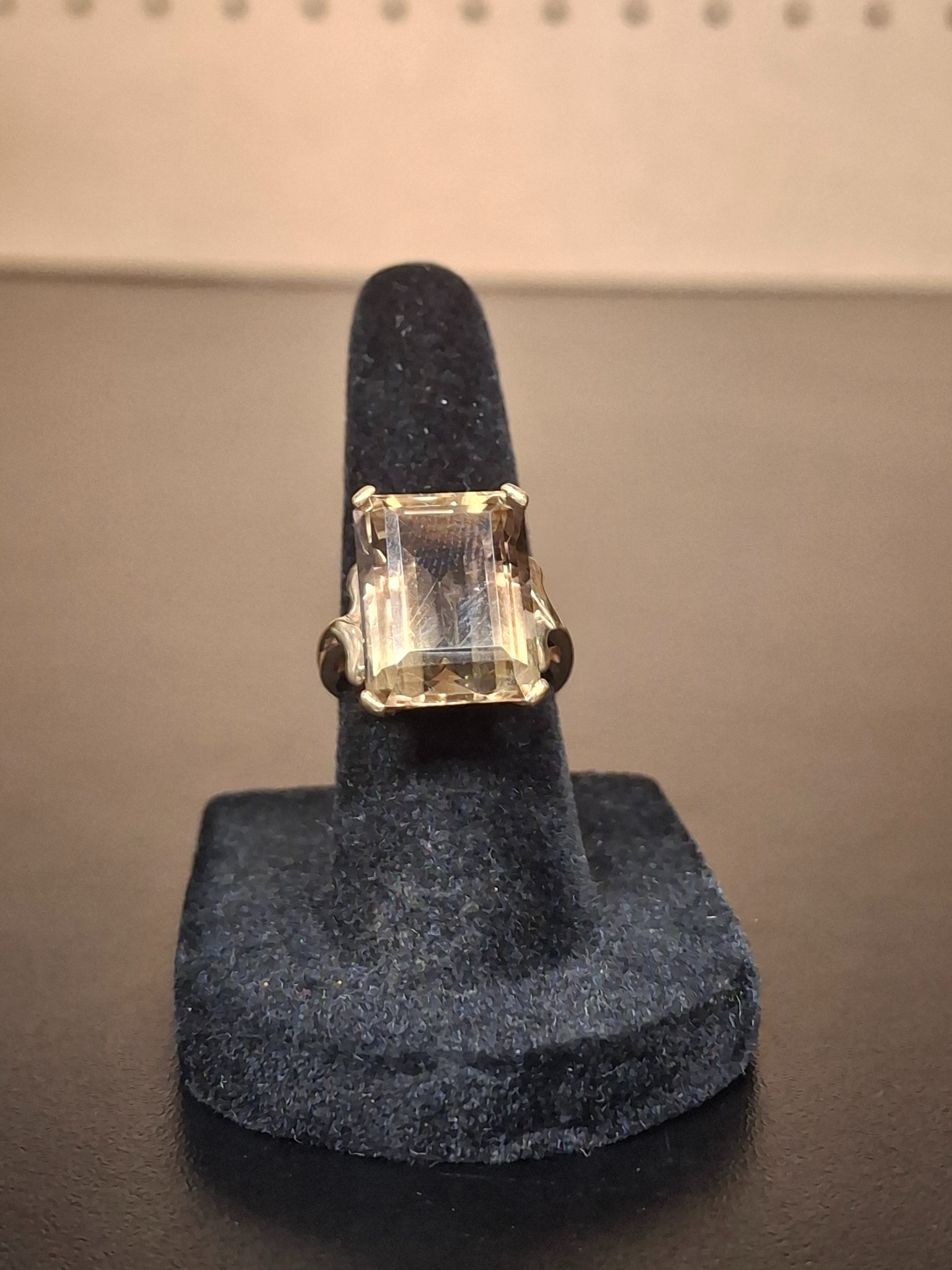 LADY'S GOLD RING: NA MODEL NA: 3.5DWT 10K-Y/G
