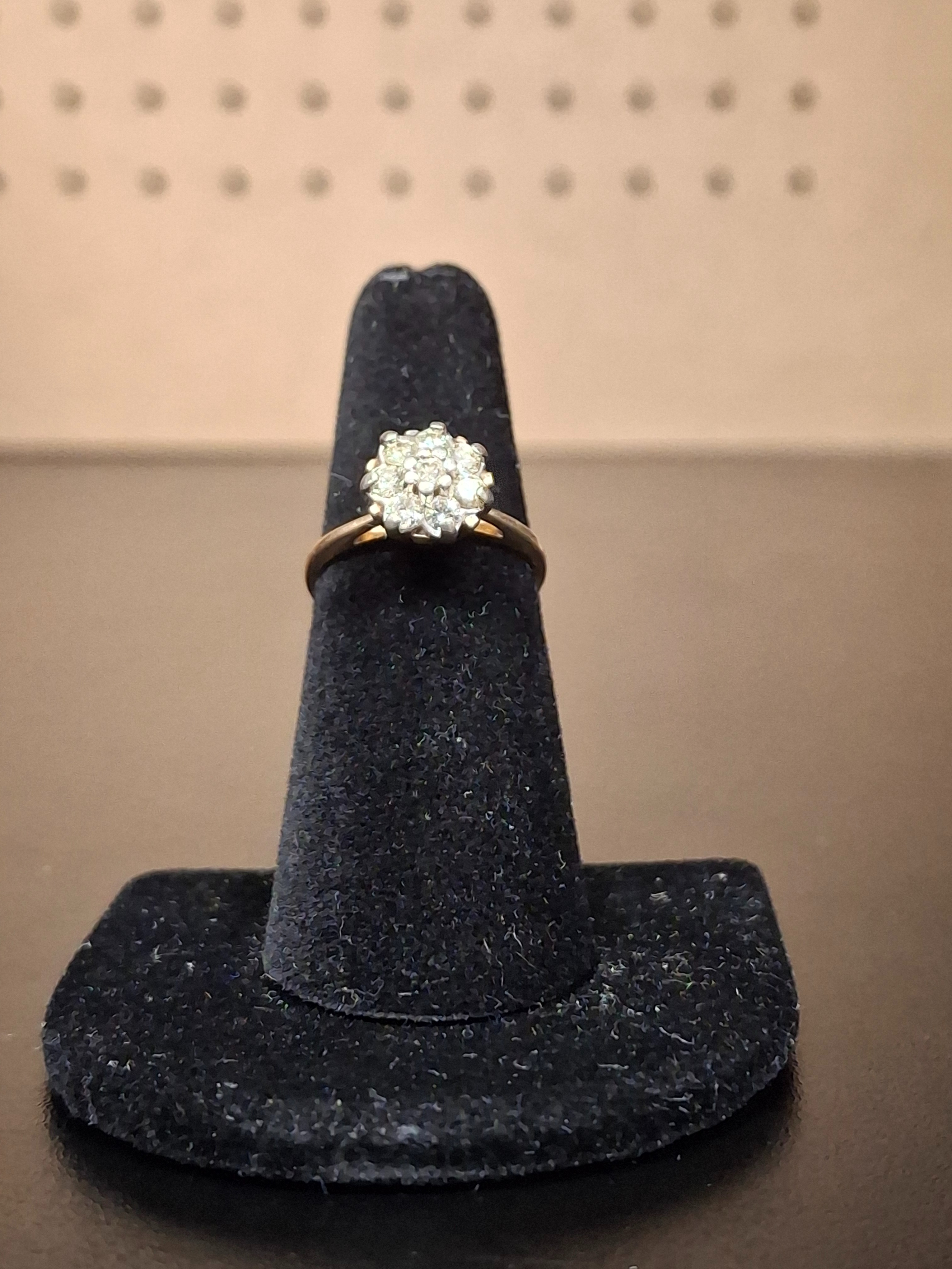 LADY'S GOLD RING: NA MODEL NA: 2.06DWT 14K-Y/G