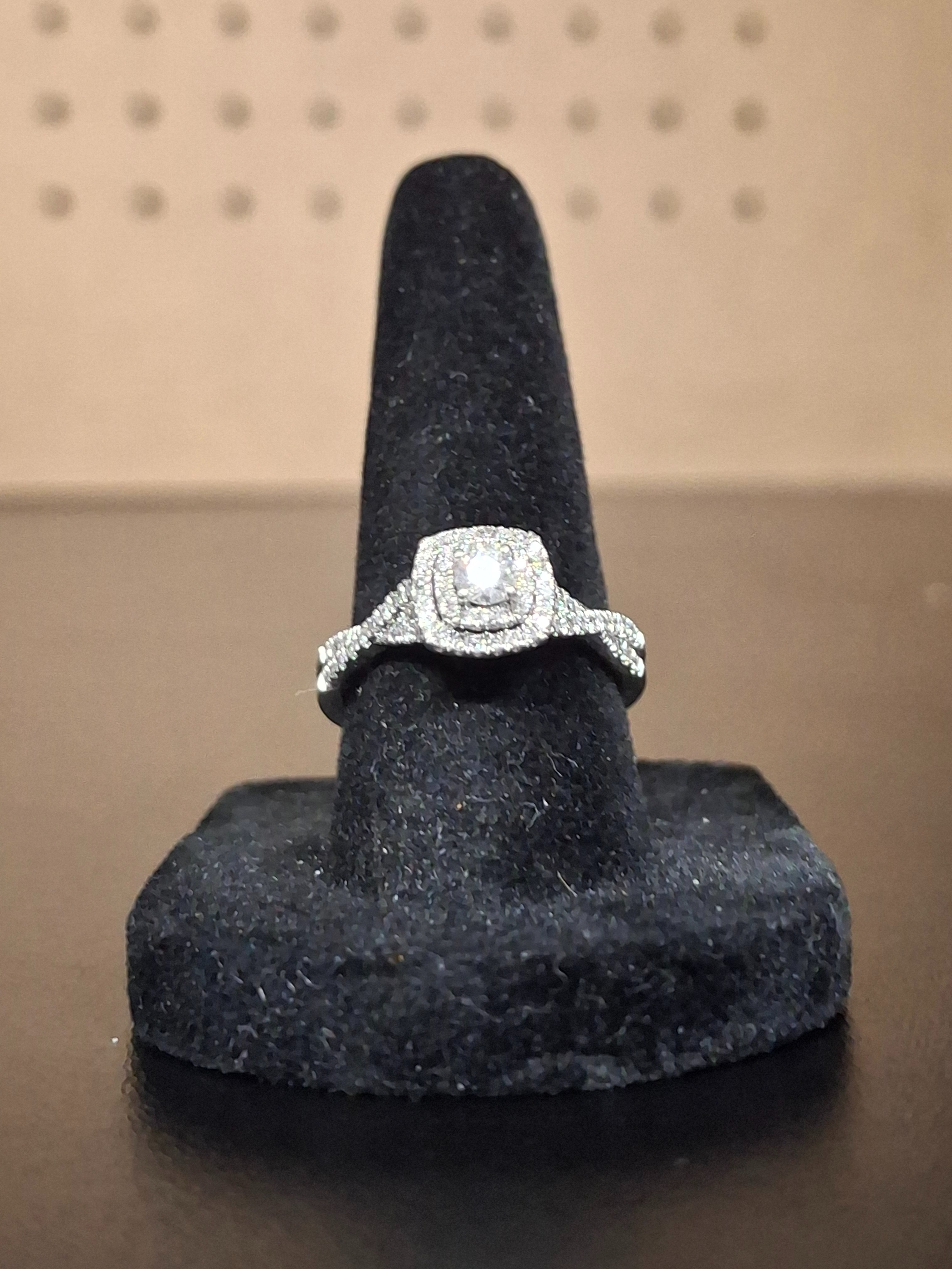 LADY'S GOLD RING: NA MODEL NA: 1.85DWT 10K-W/G