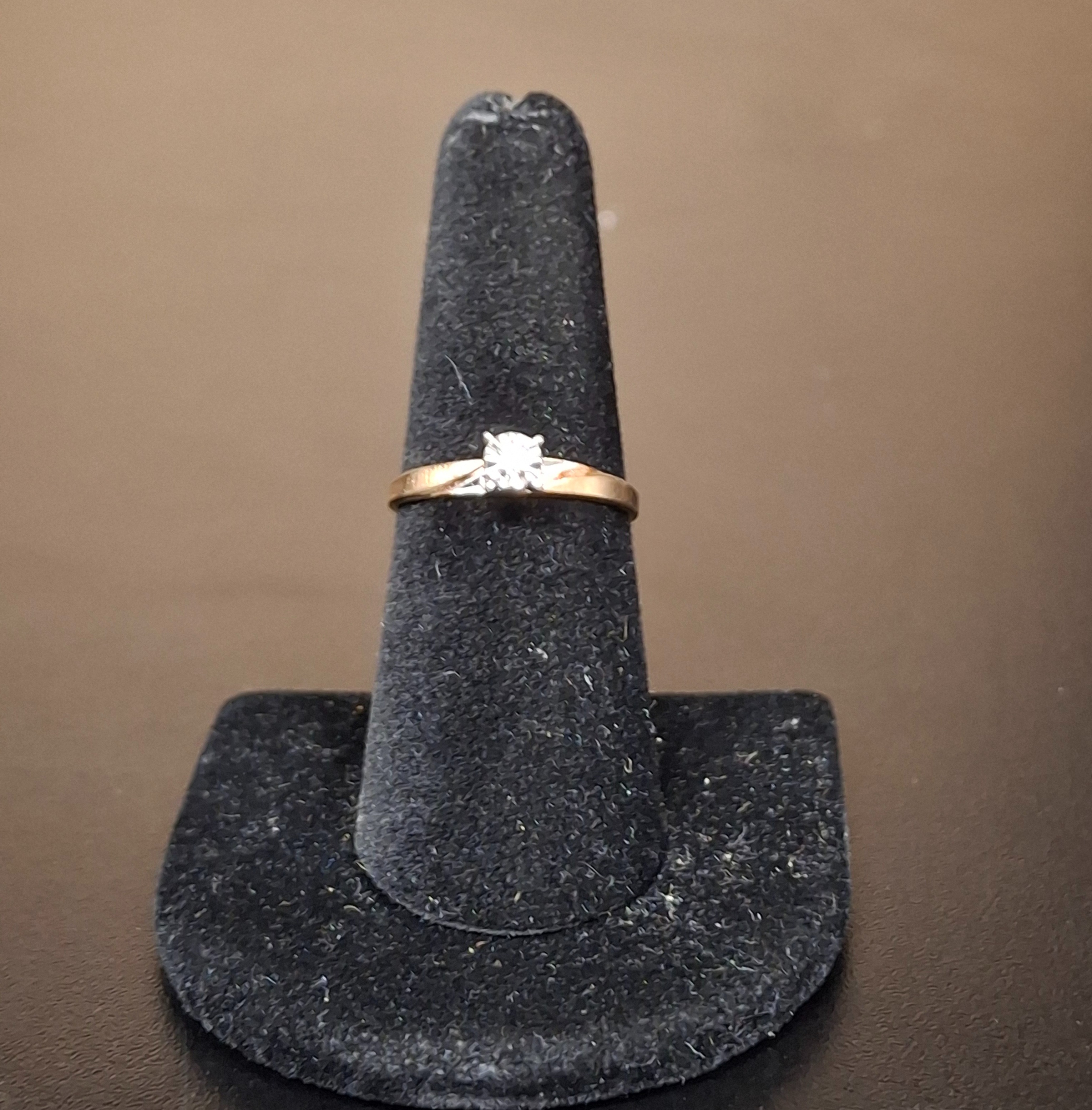 LADY'S GOLD RING: NA MODEL NA: 1DWT 10K-Y/G