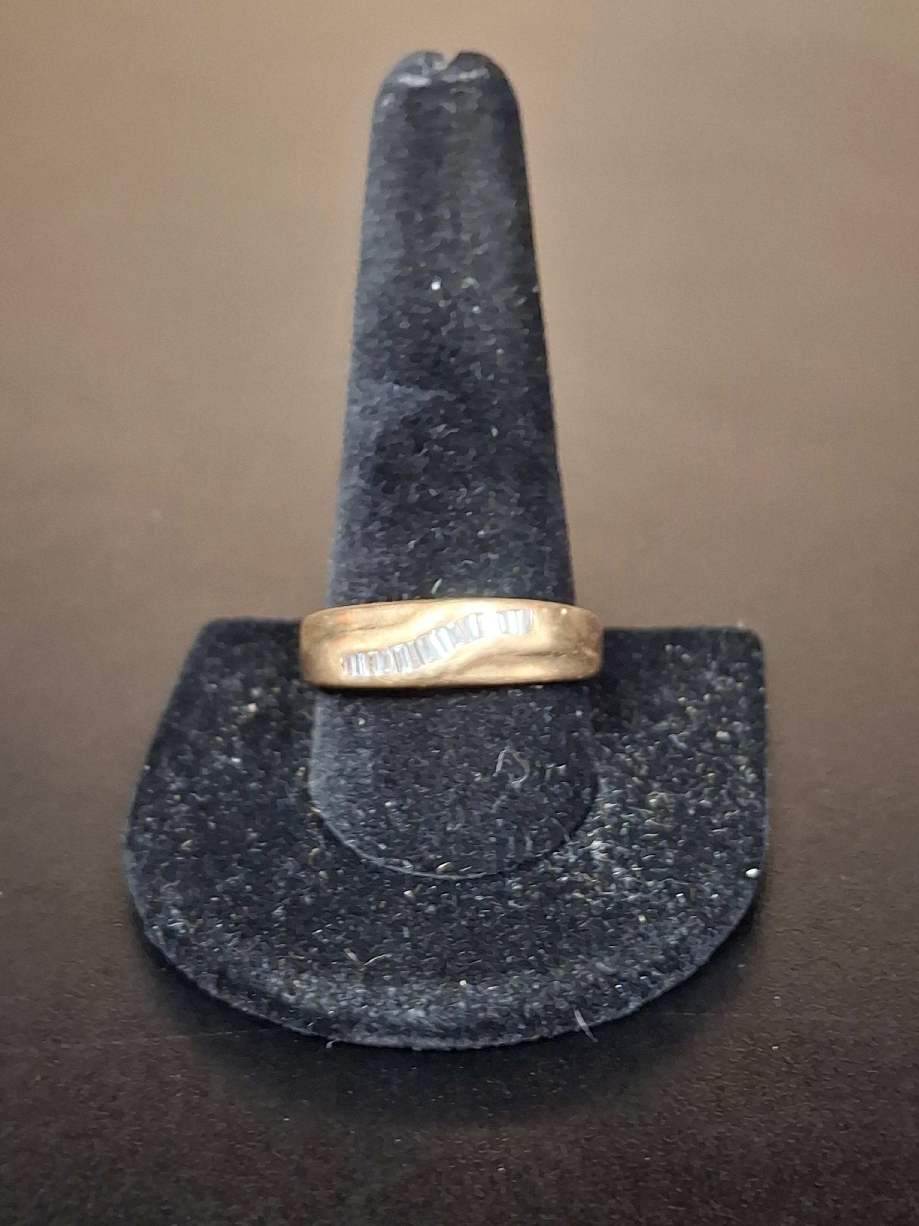 LADY'S GOLD RING: NA MODEL NA: 3.29DWT 14K-Y/G