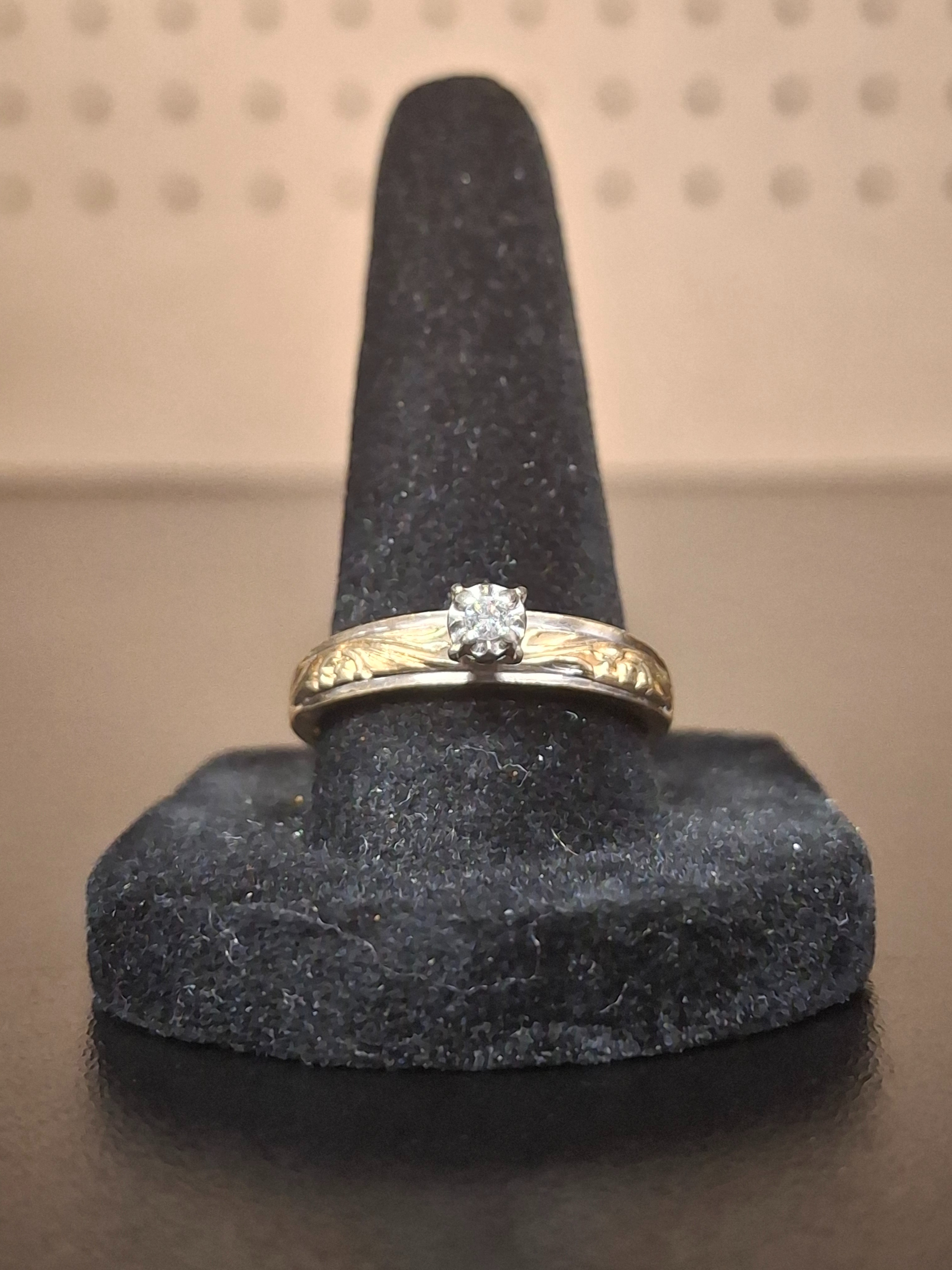 LADY'S GOLD RING: NA MODEL NA: 1.65DWT 14K-Y/G
