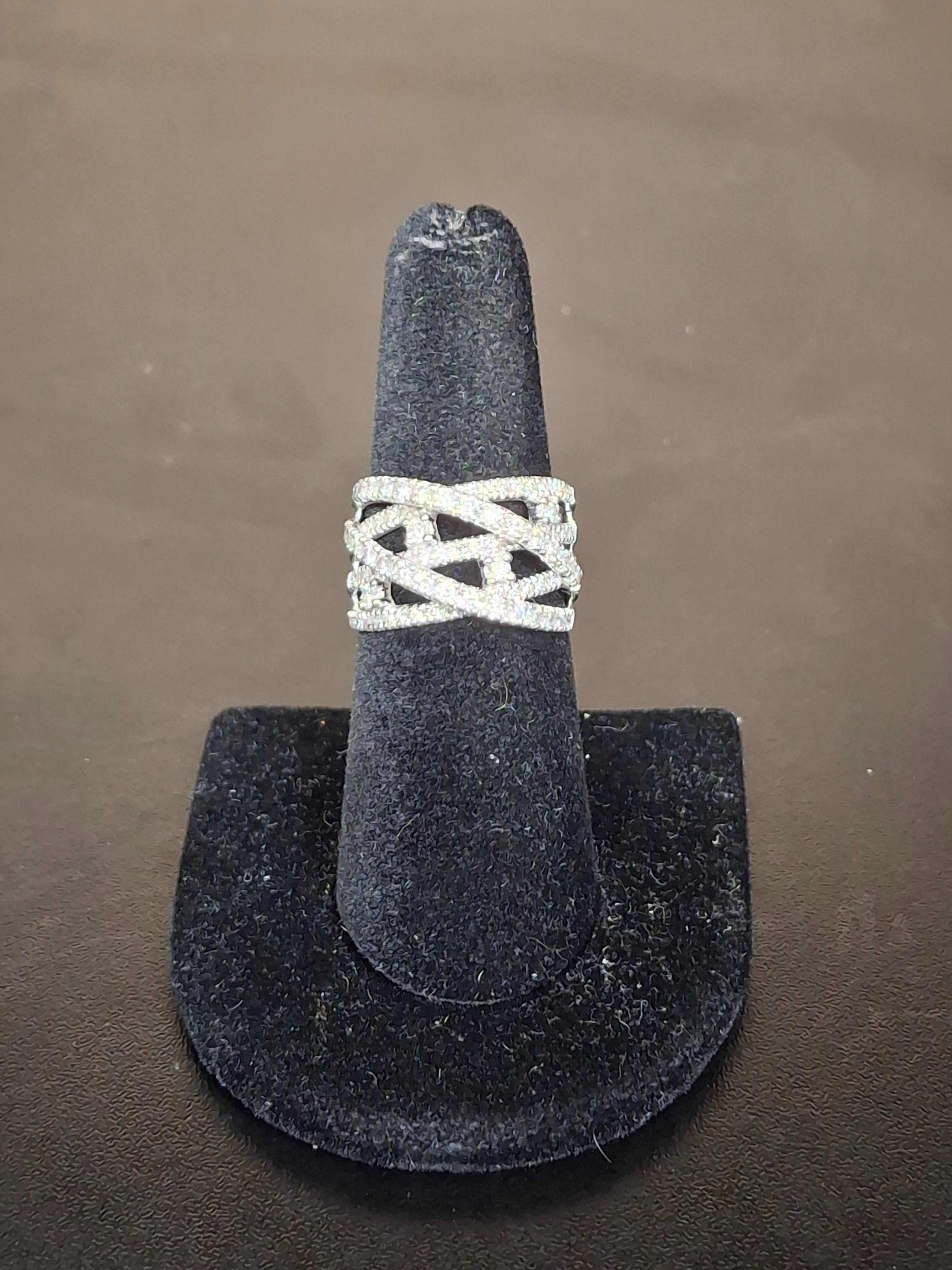Criss Cross : NA MODEL NA: 3.99DWT 14K-W/G