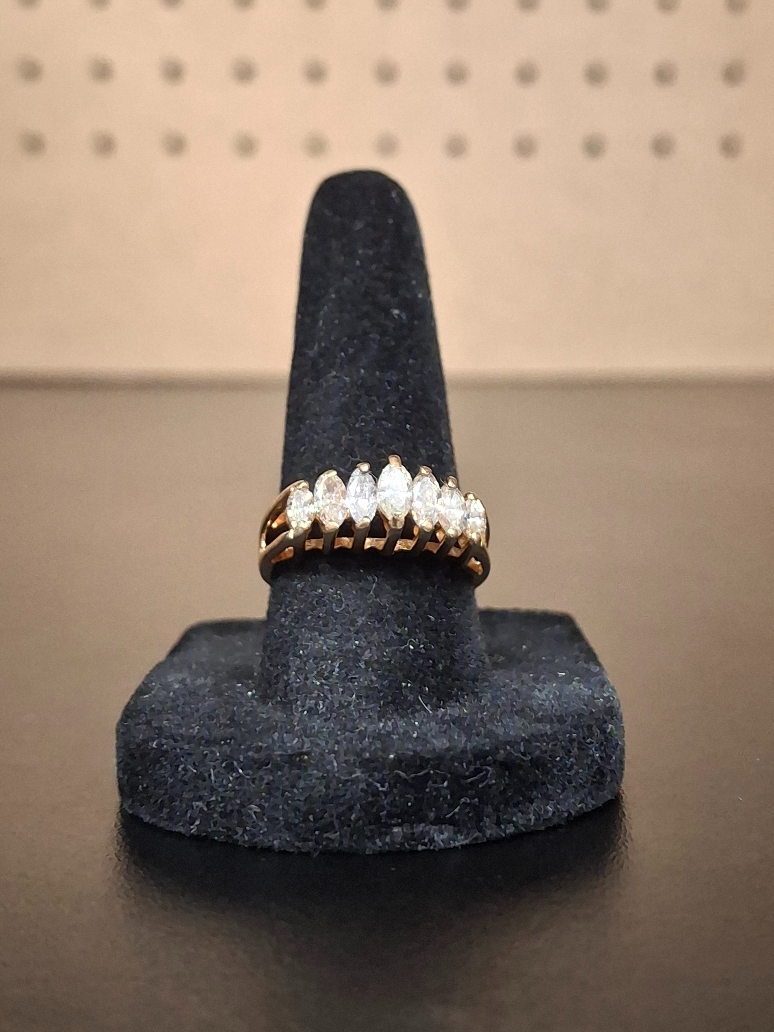 LADY'S GOLD RING: NA MODEL NA: 2.73DWT 10K-Y/G