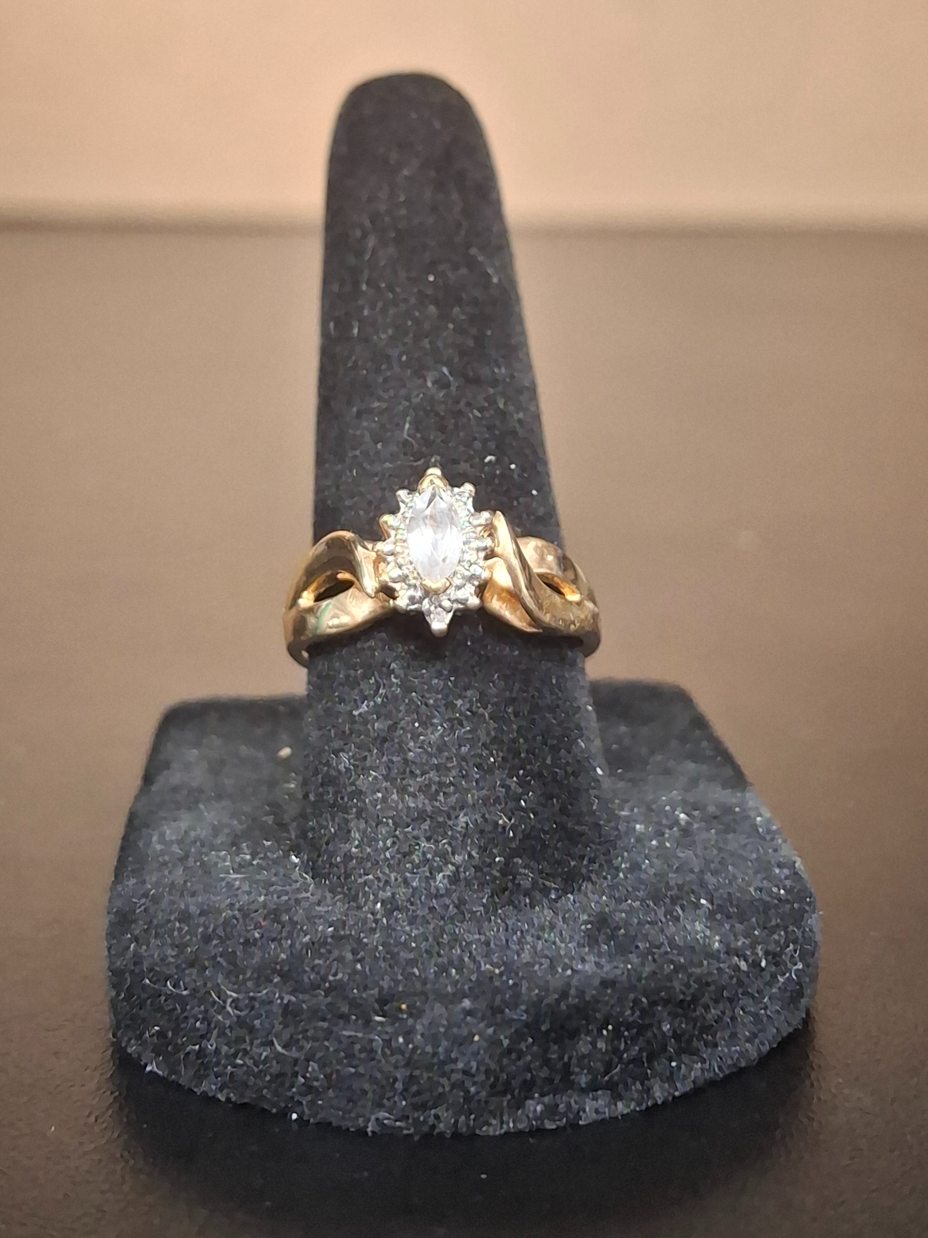 LADY'S GOLD RING: NA MODEL NA: 1.63DWT 10K-Y/G