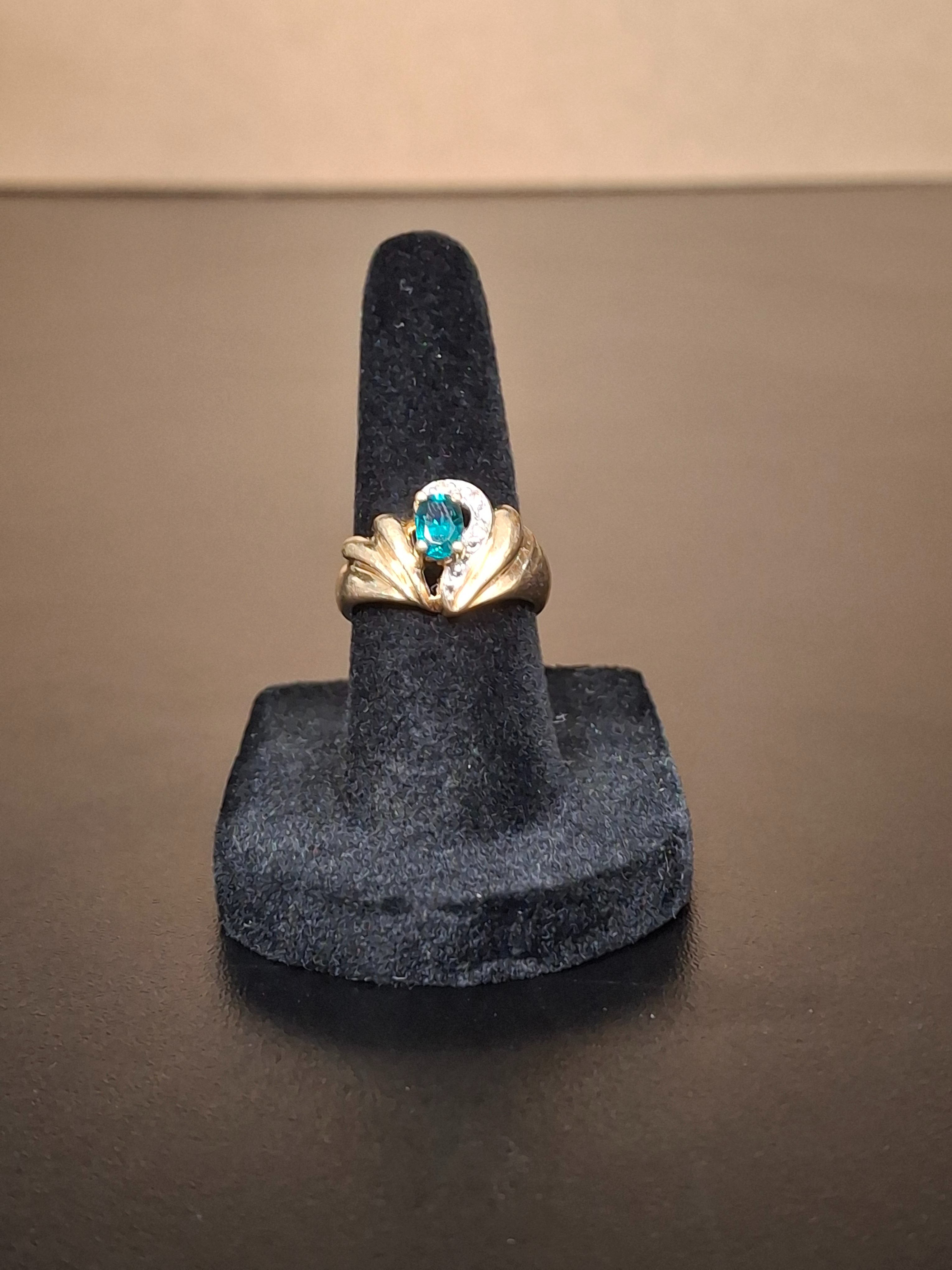 LADY'S GOLD RING: NA MODEL NA: 2.25DWT 10K-Y/G