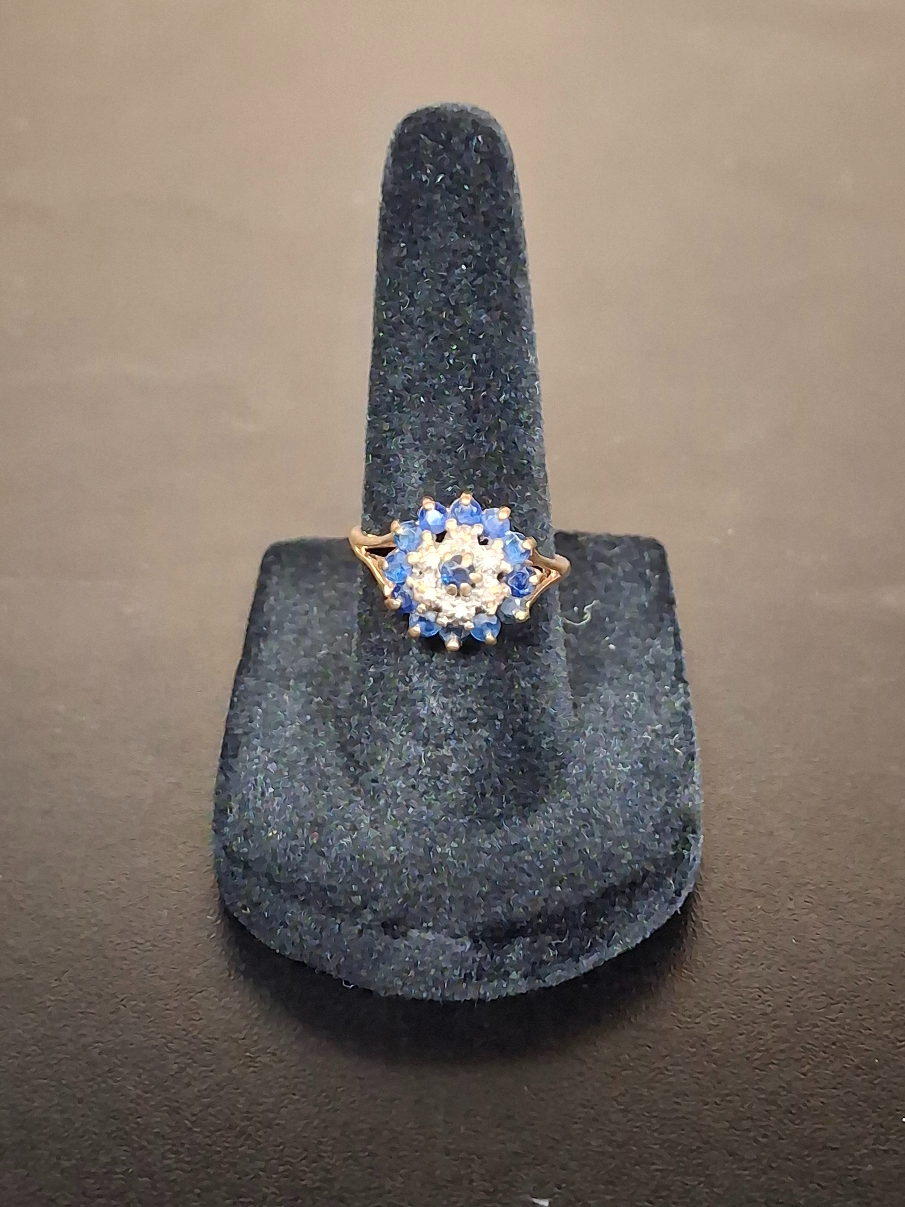 LADY'S GOLD RING: NA MODEL NA: 1.82DWT 10K-Y/G