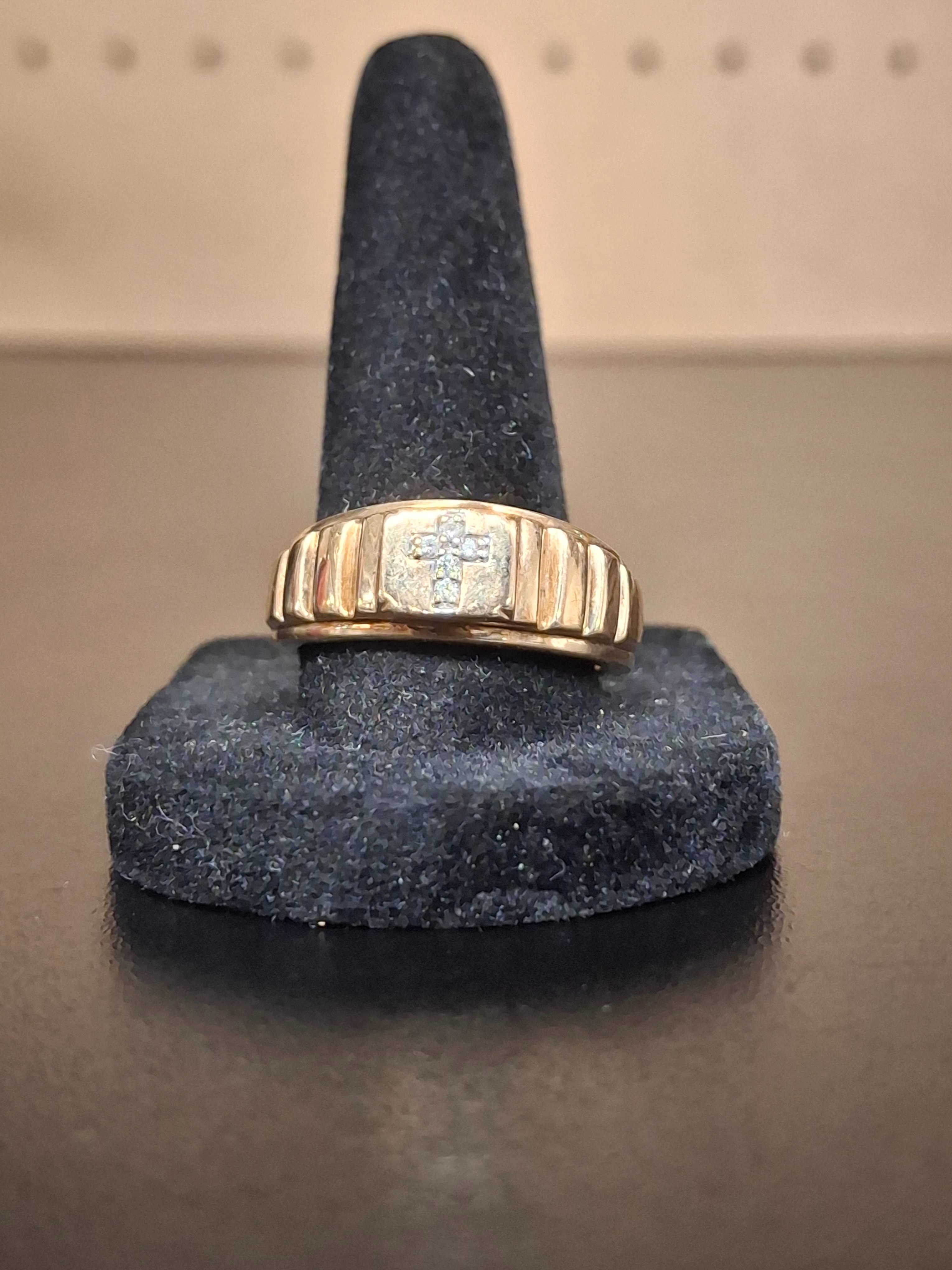 LADY'S GOLD RING: NA MODEL NA: 3.09DWT 10K-Y/G