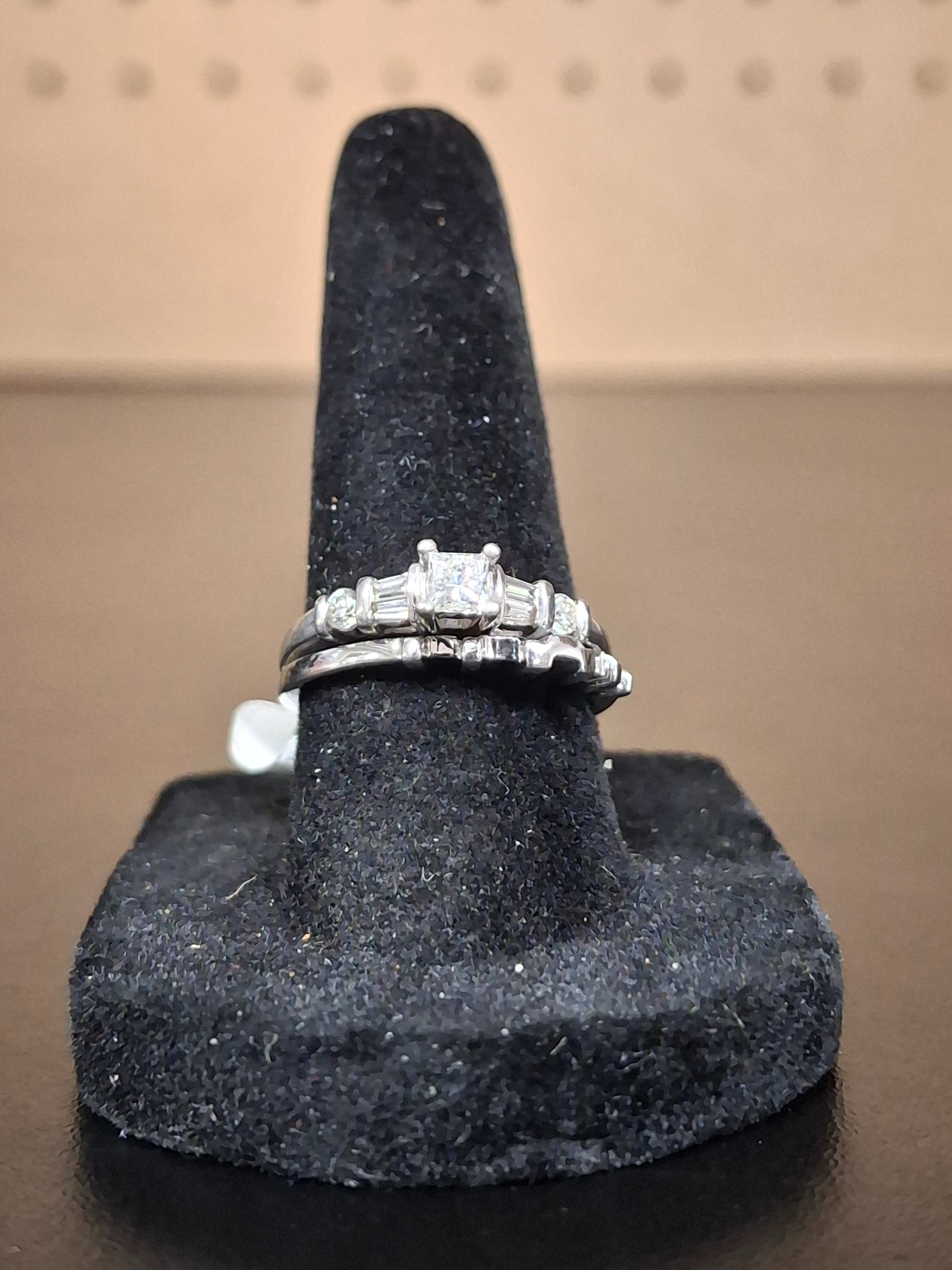 LADY'S GOLD RING: 2.82DWT 14K-W/G