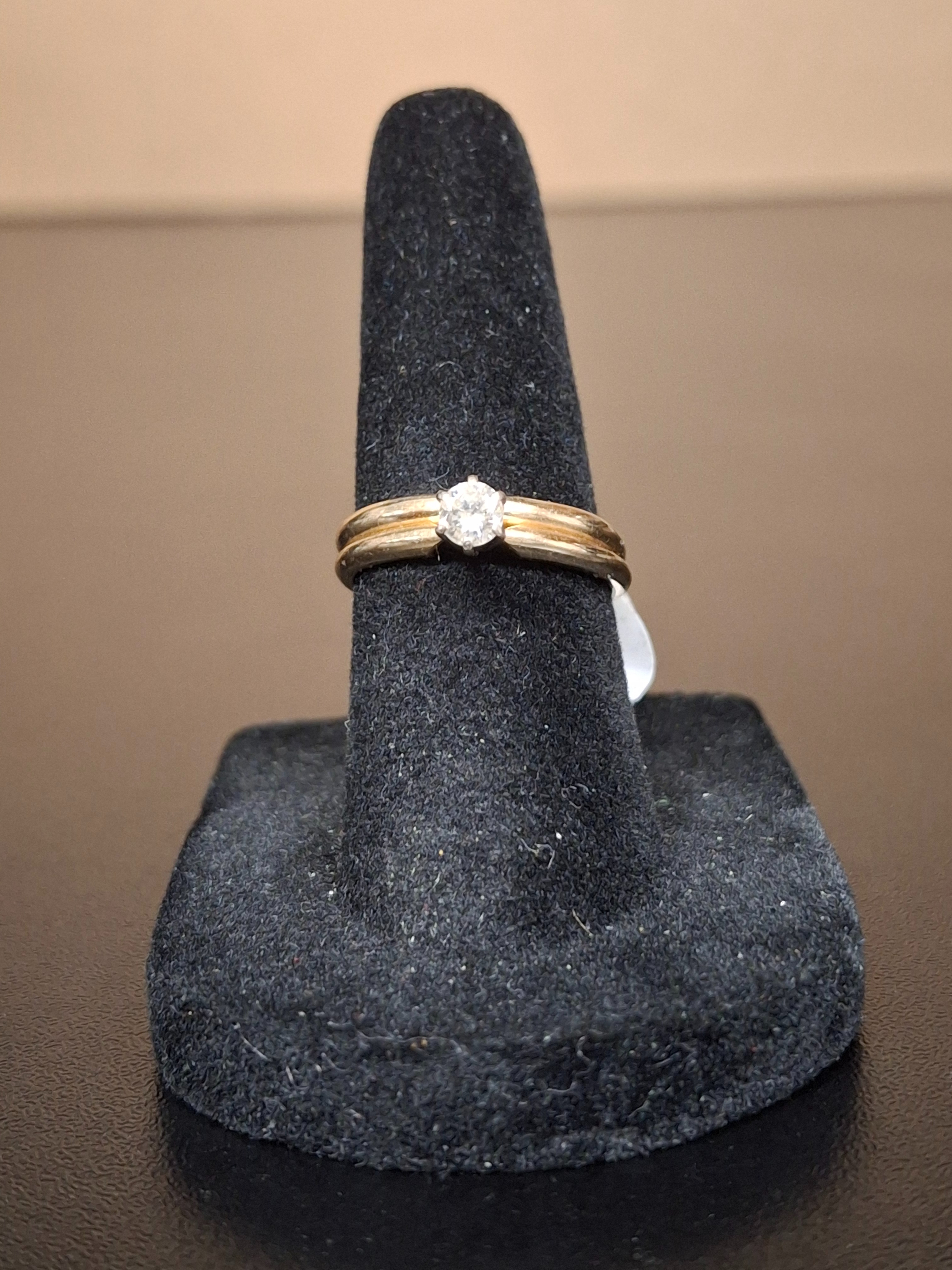 LADY'S GOLD RING: 2.06DWT 10K-Y/G